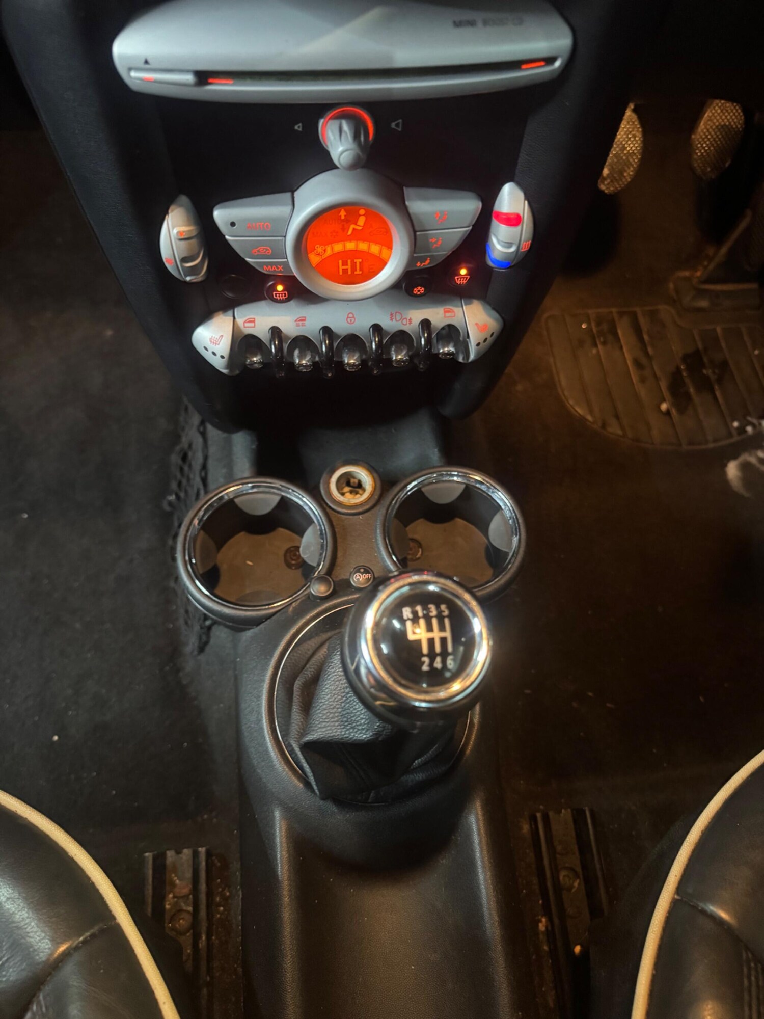 Used MINI Convertible 2010 for sale - 77908723: Photo 23