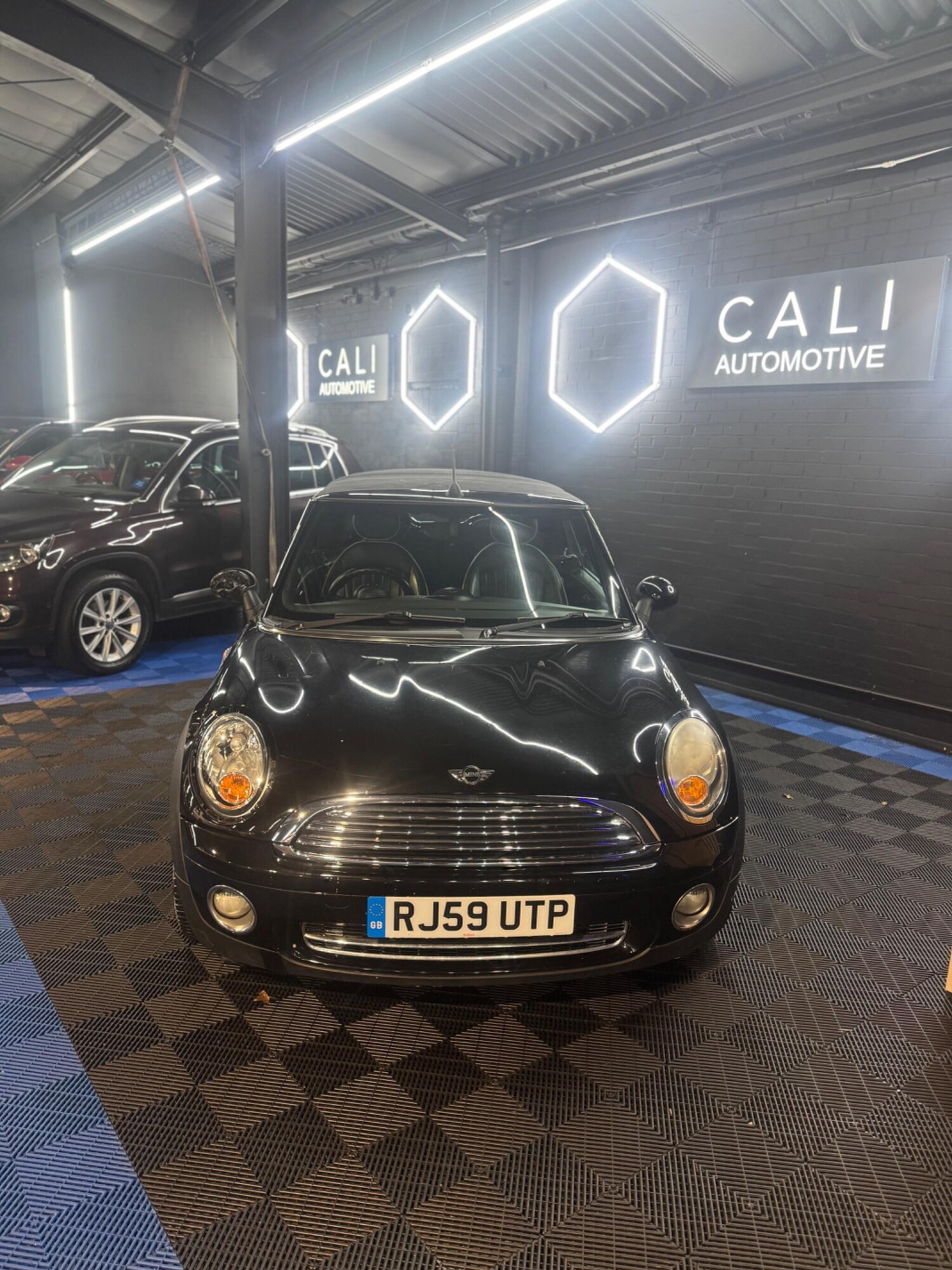 Used MINI Convertible 2010 for sale - 77908723: Photo 36