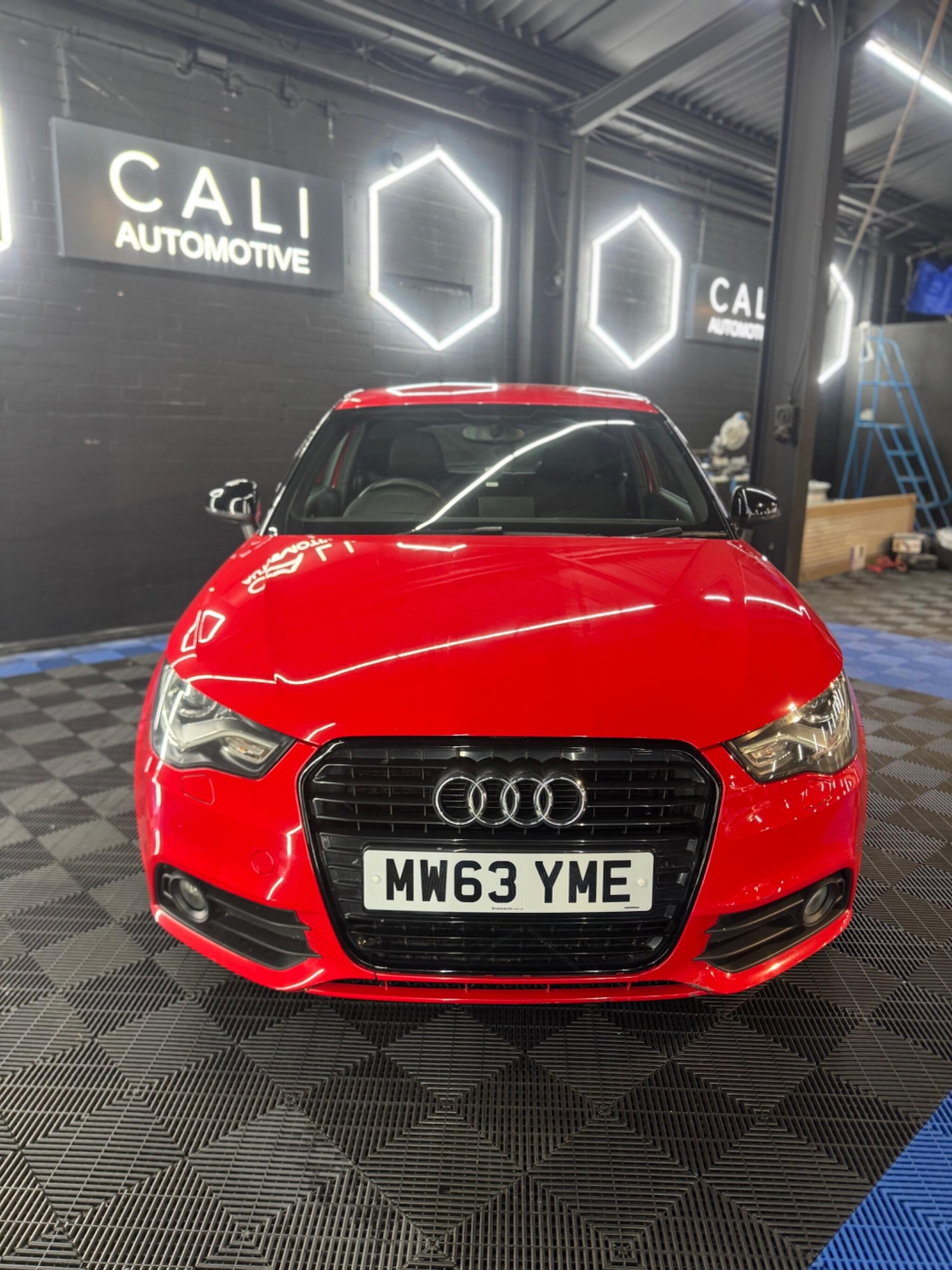 Used Audi A1 2013 for sale - 76865171: Photo 2