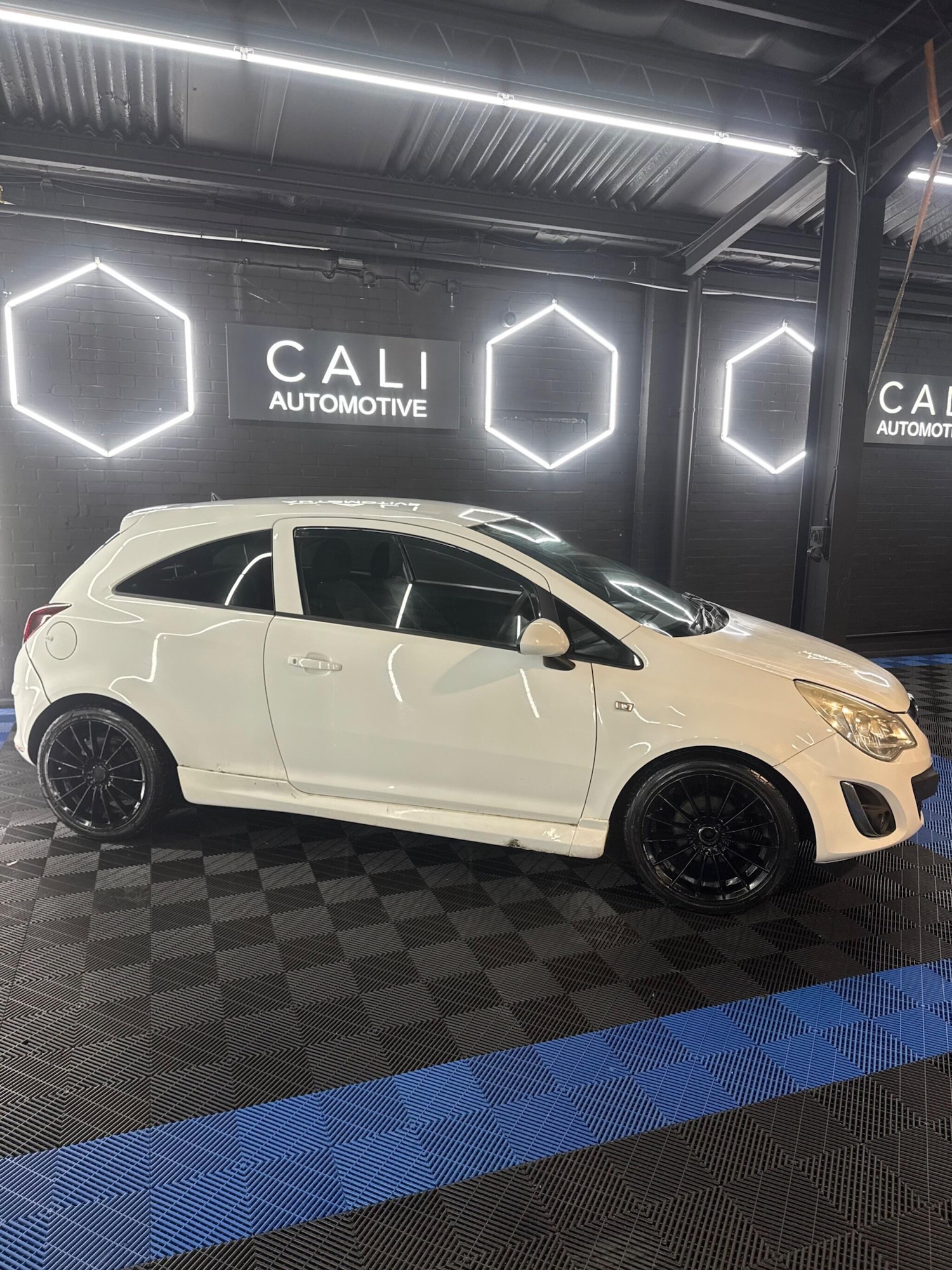 Used Vauxhall Corsa 2011 for sale - 77191707: Photo 18