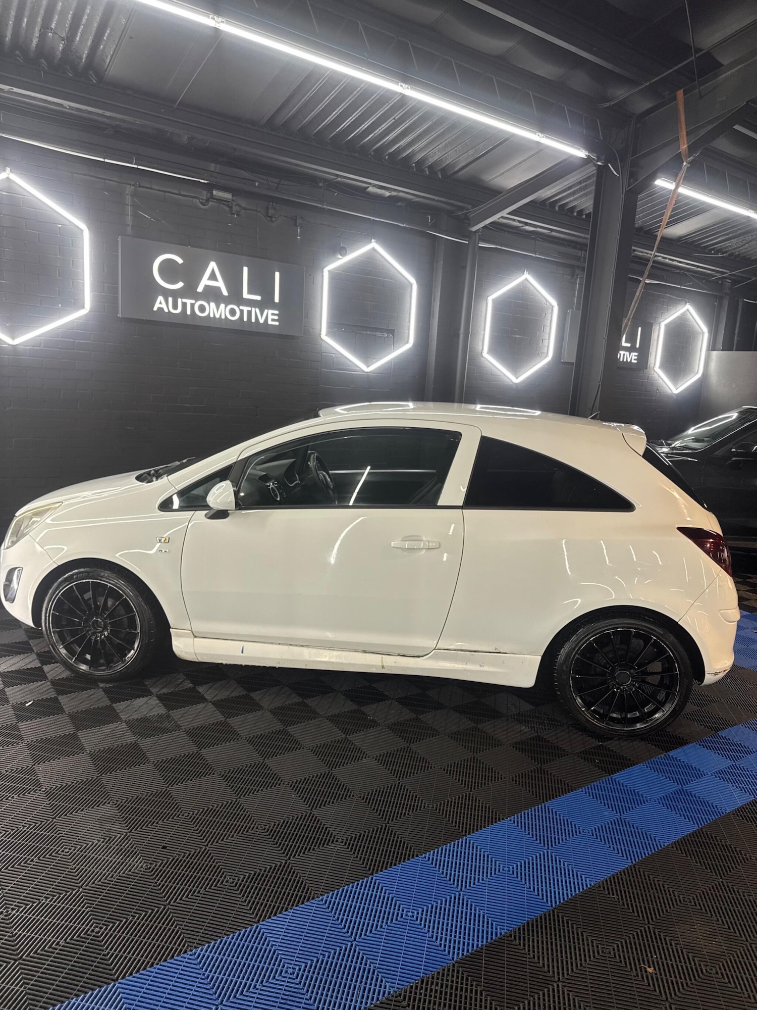 Used Vauxhall Corsa 2011 for sale - 77191707: Photo 25