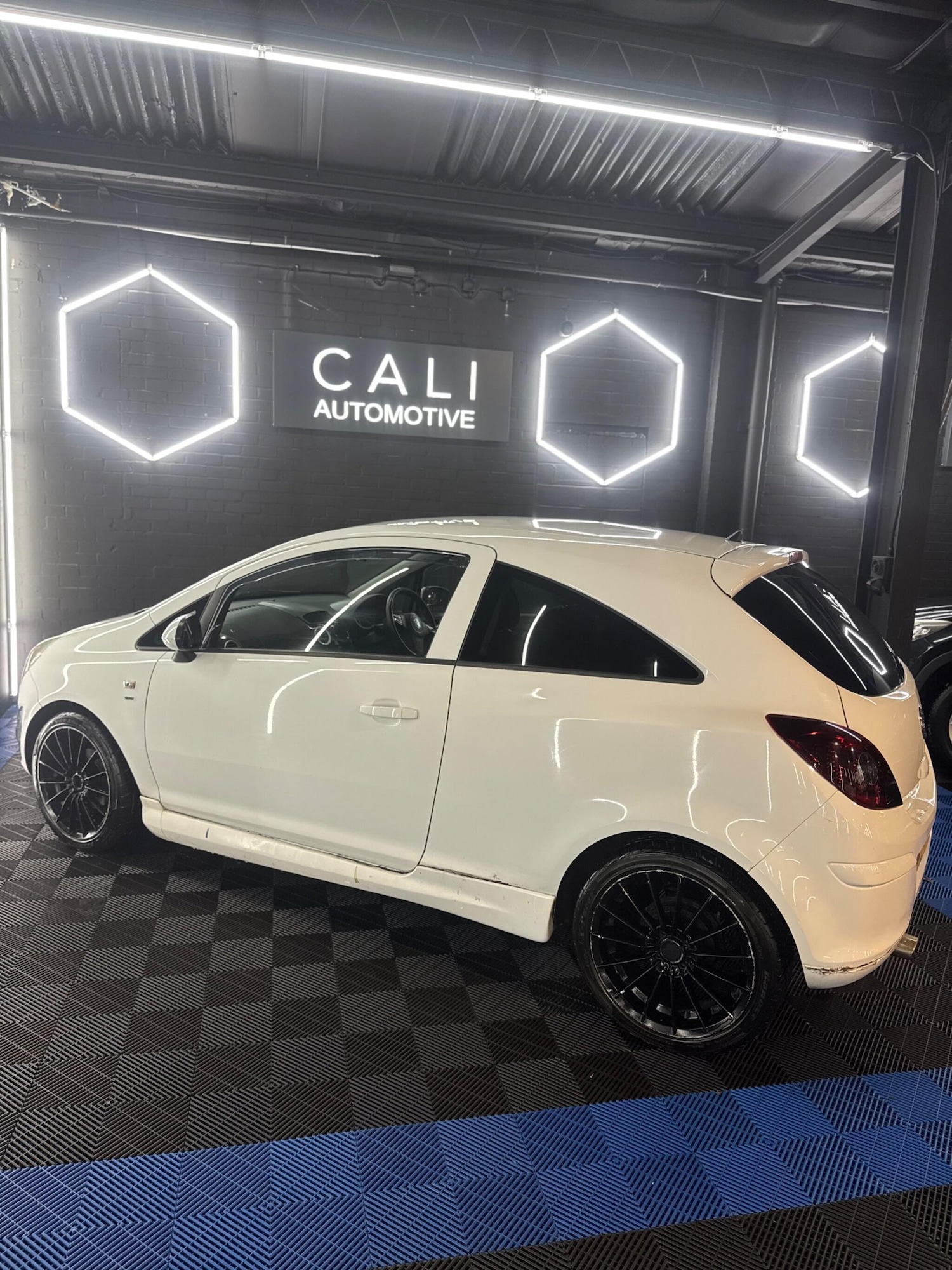 Used Vauxhall Corsa 2011 for sale - 77191707: Photo 27