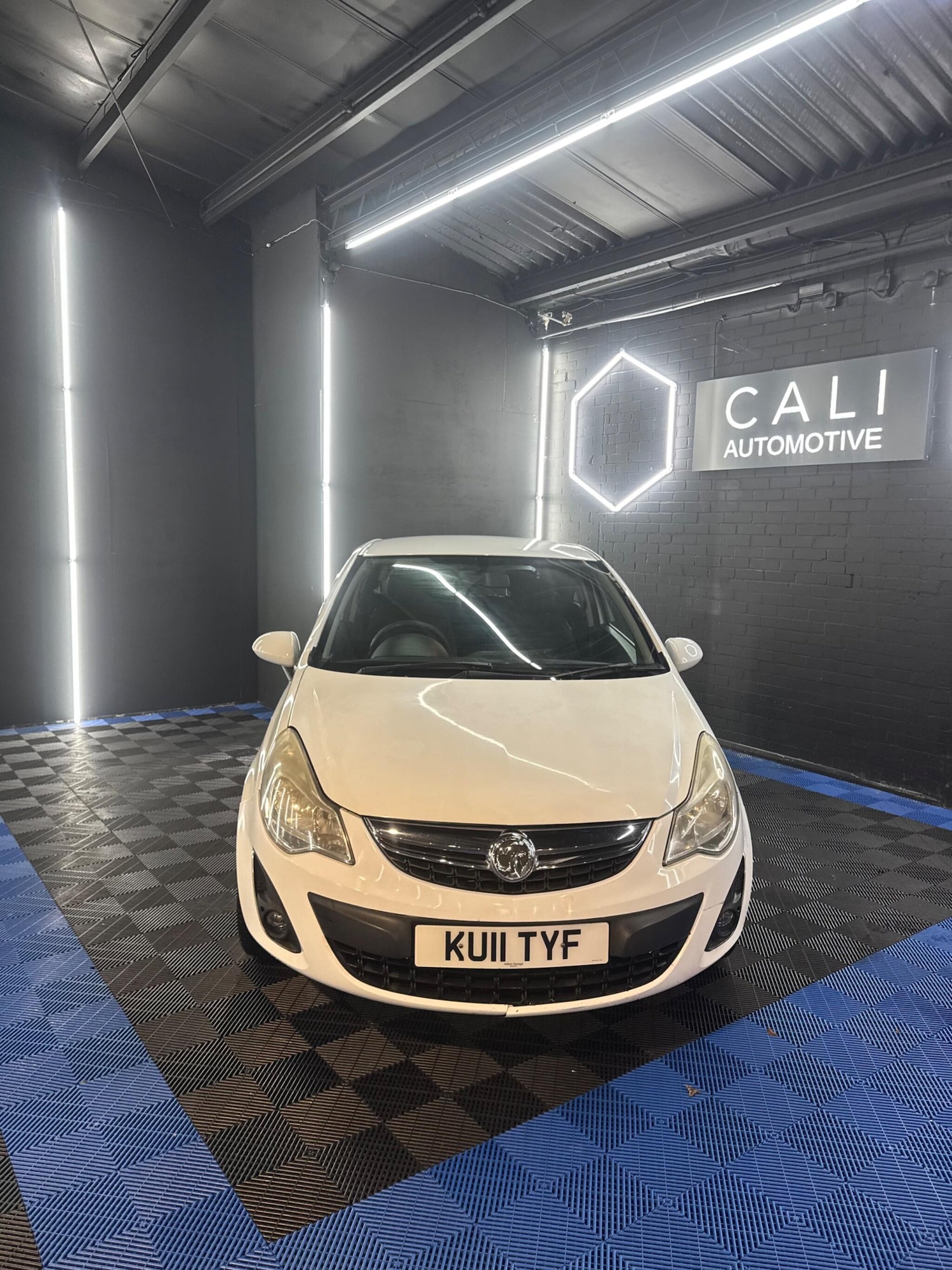 Used Vauxhall Corsa 2011 for sale - 77191707: Photo 3