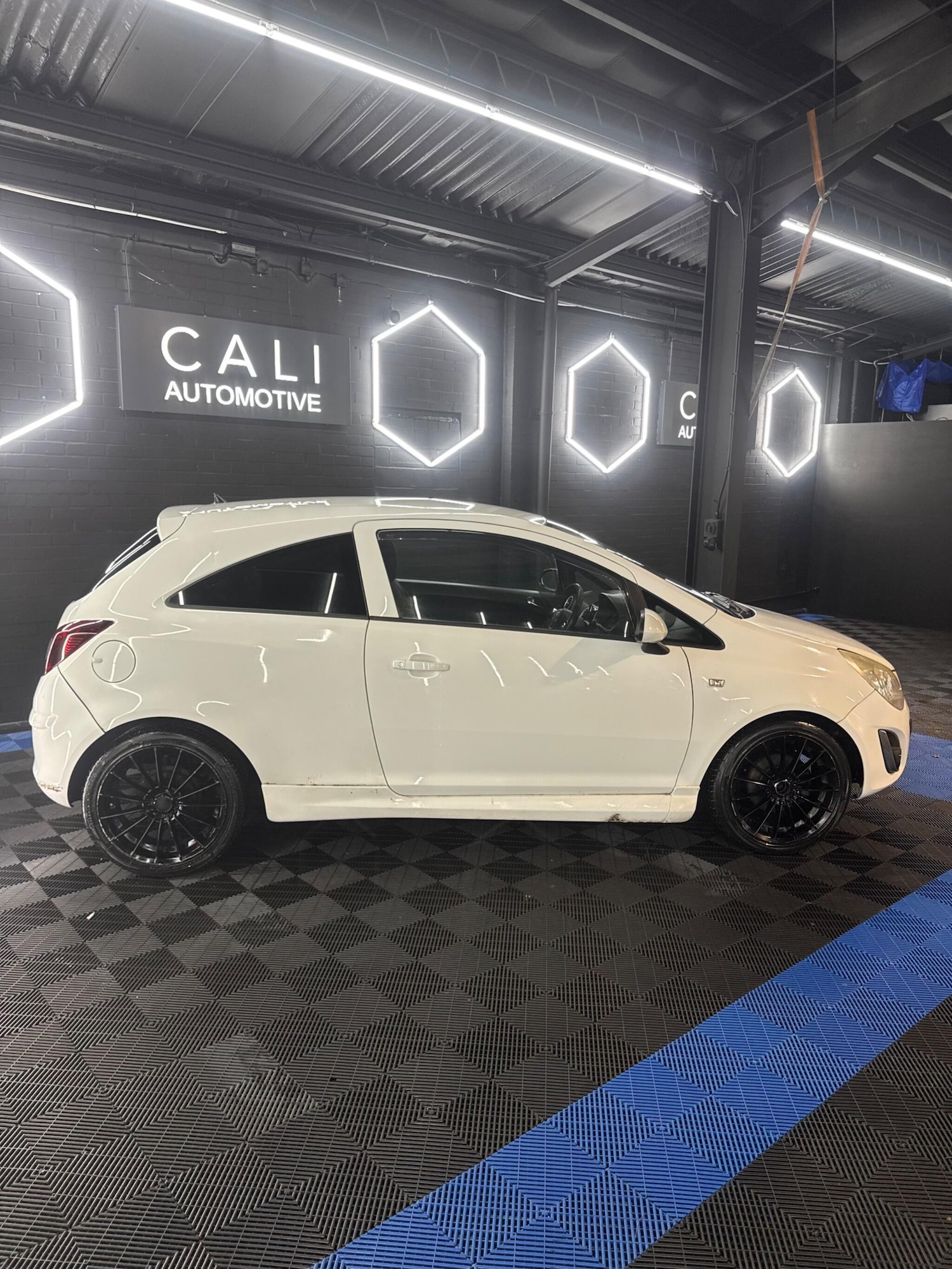 Used Vauxhall Corsa 2011 for sale - 77191707: Photo 31