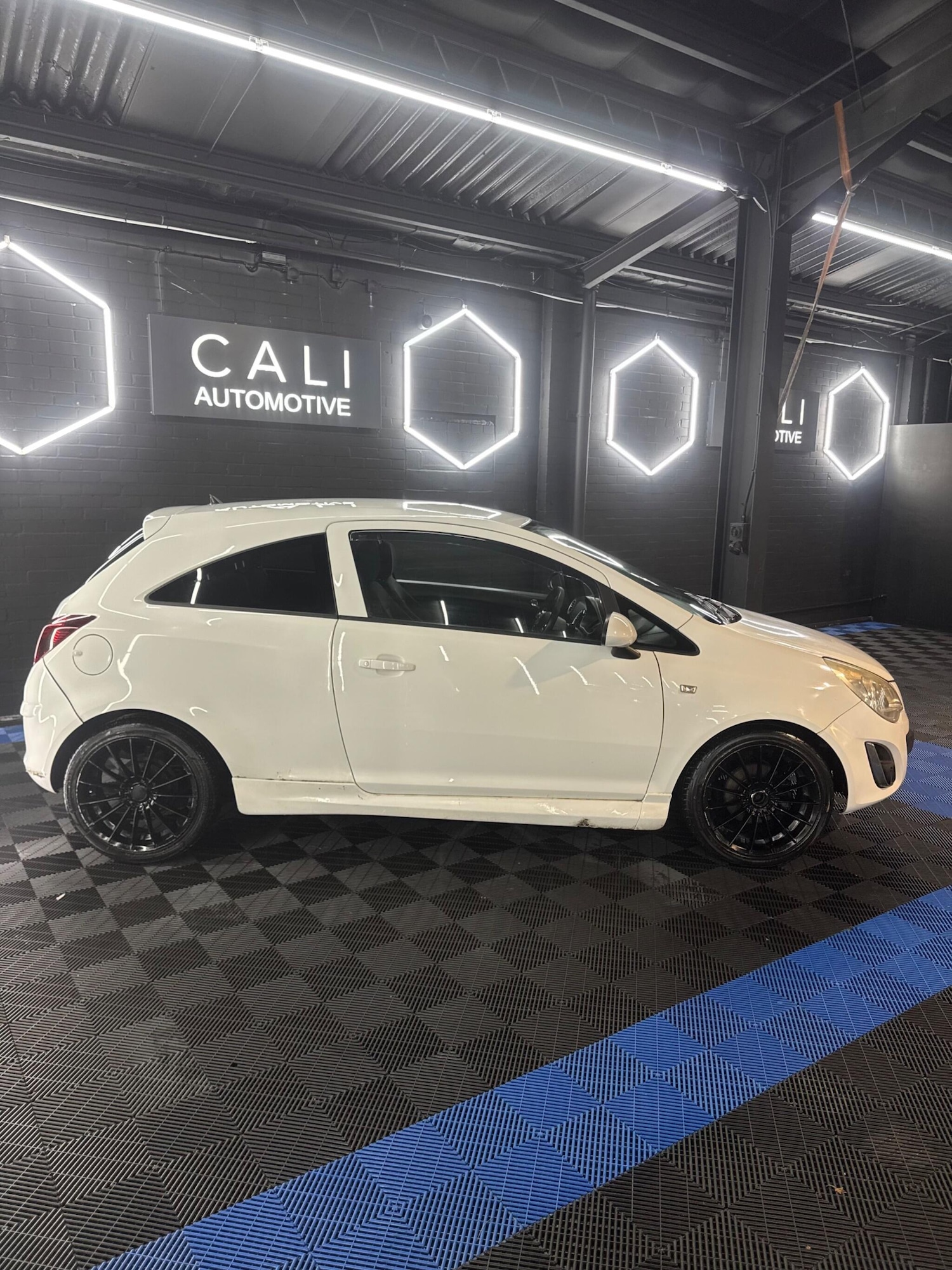 Used Vauxhall Corsa 2011 for sale - 77191707: Photo 32