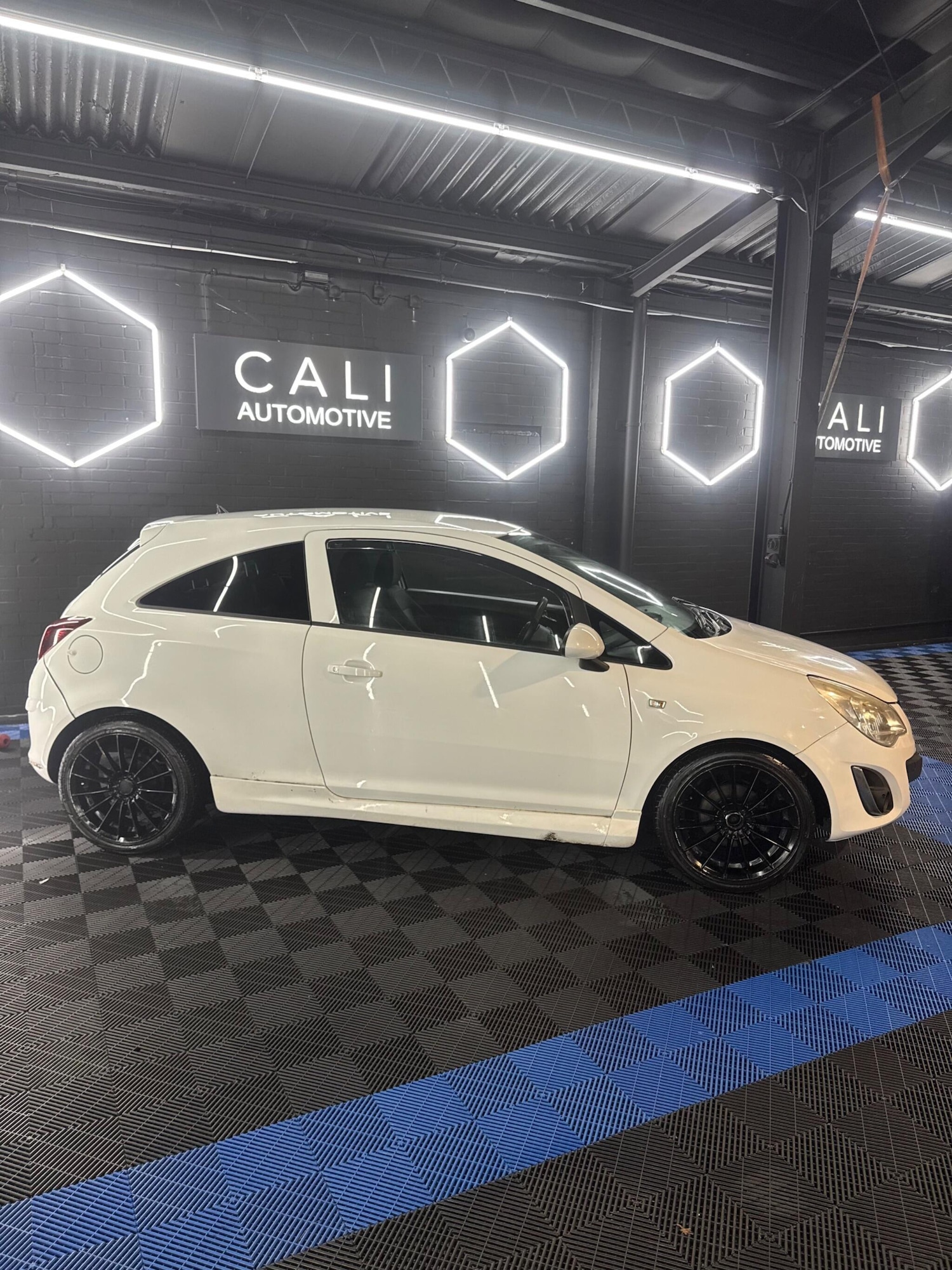 Used Vauxhall Corsa 2011 for sale - 77191707: Photo 33