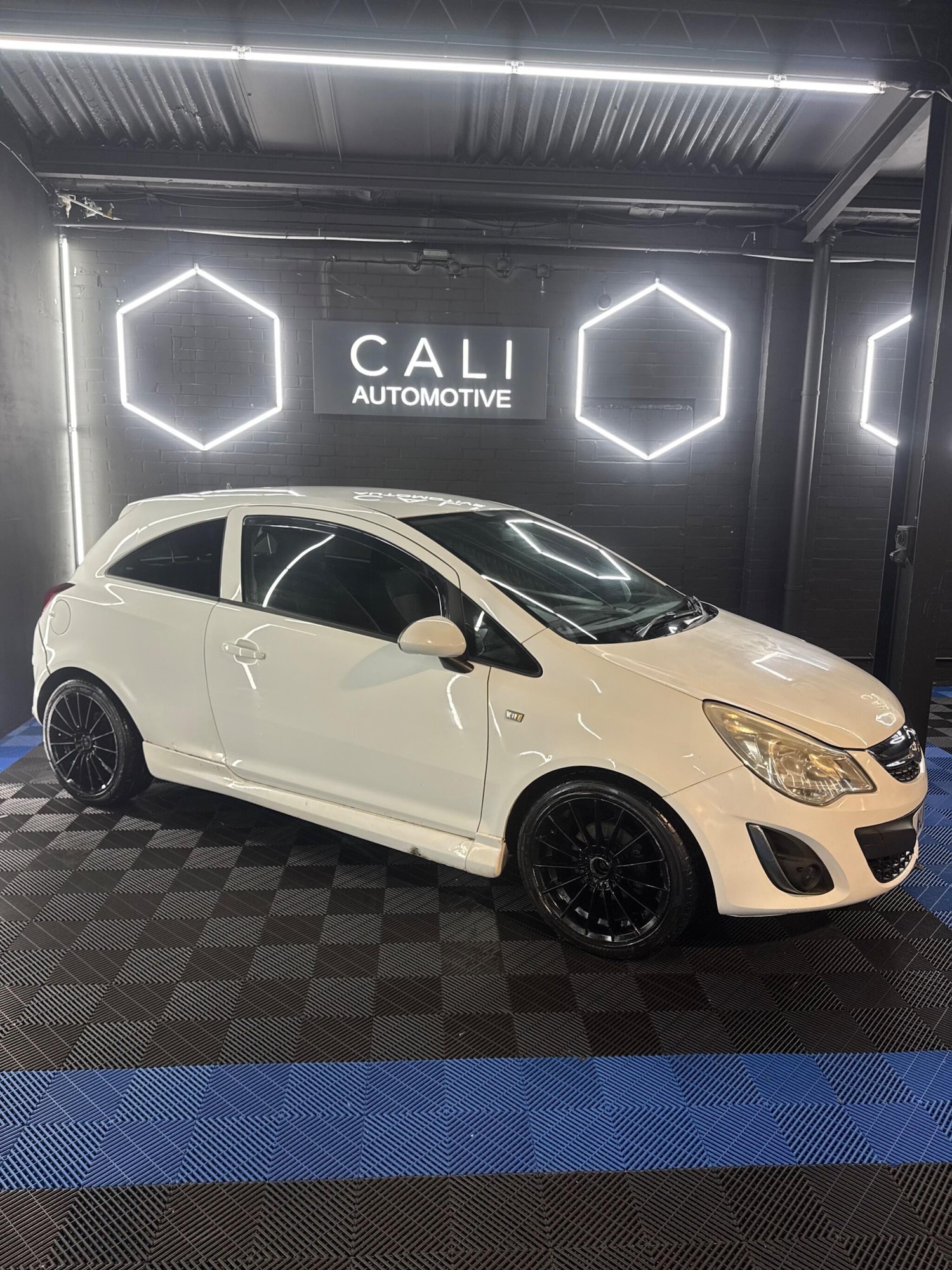 Used Vauxhall Corsa 2011 for sale - 77191707: Photo 34