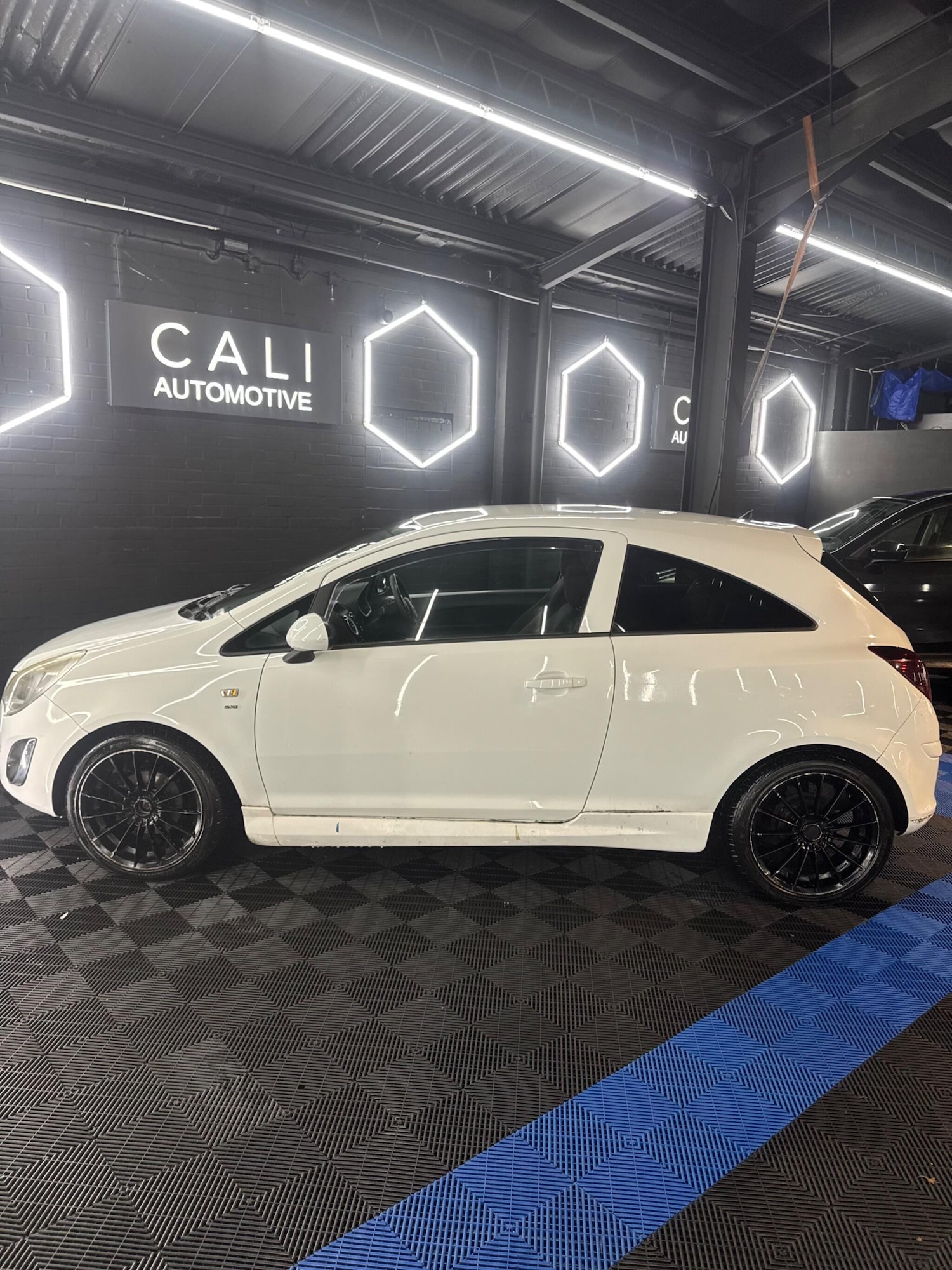 Used Vauxhall Corsa 2011 for sale - 77191707: Photo 5