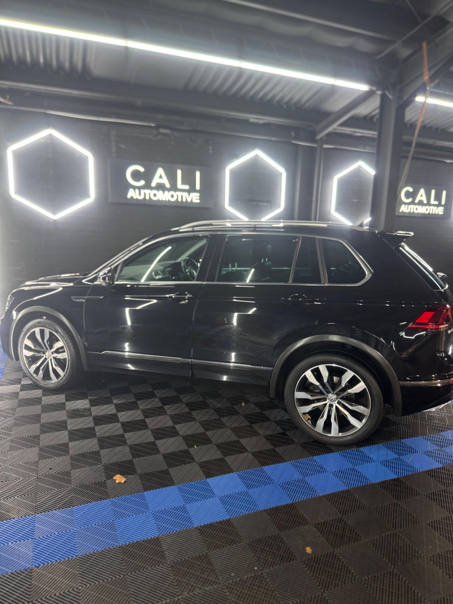 Used Volkswagen Tiguan 2018 for sale - 76866251: Photo 10