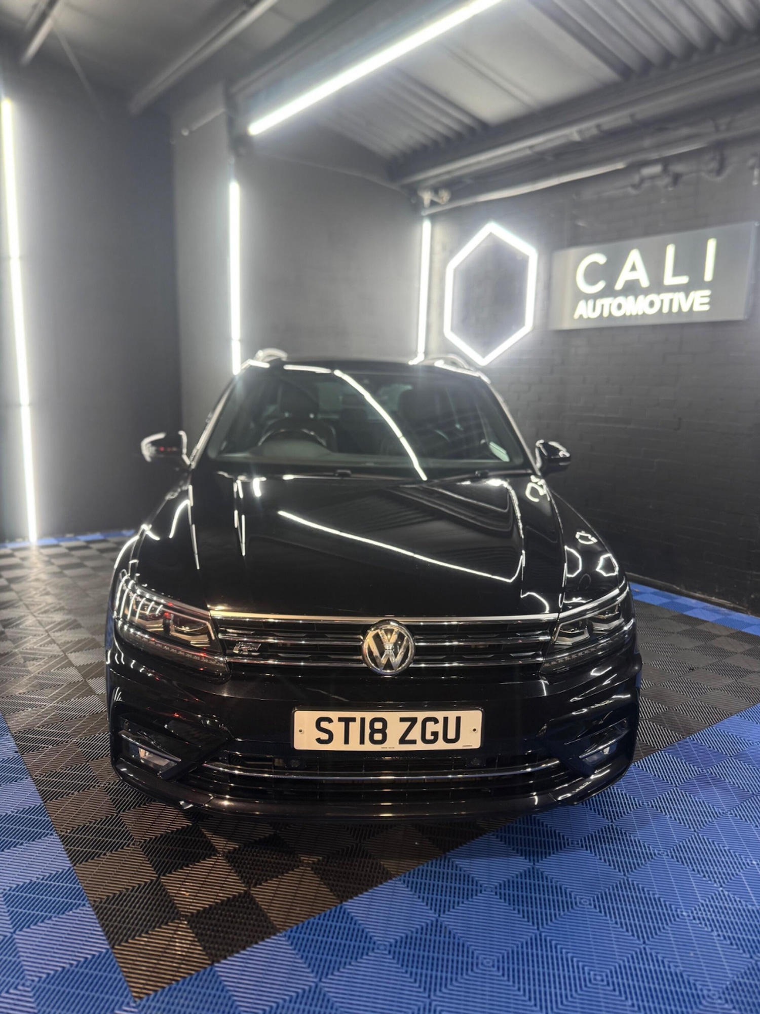 Used Volkswagen Tiguan 2018 for sale - 76866251: Photo 2