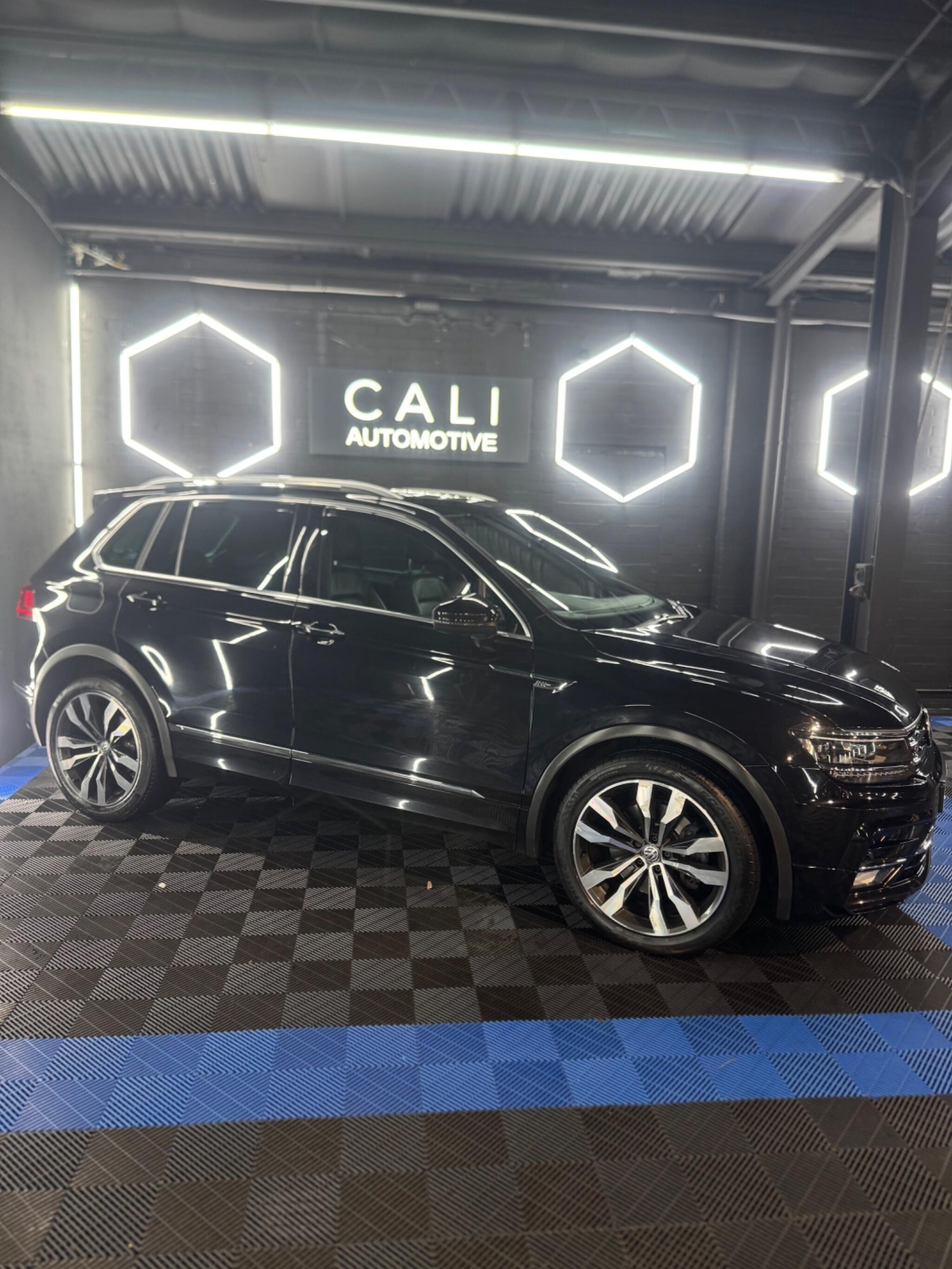 Used Volkswagen Tiguan 2018 for sale - 76866251: Photo 24