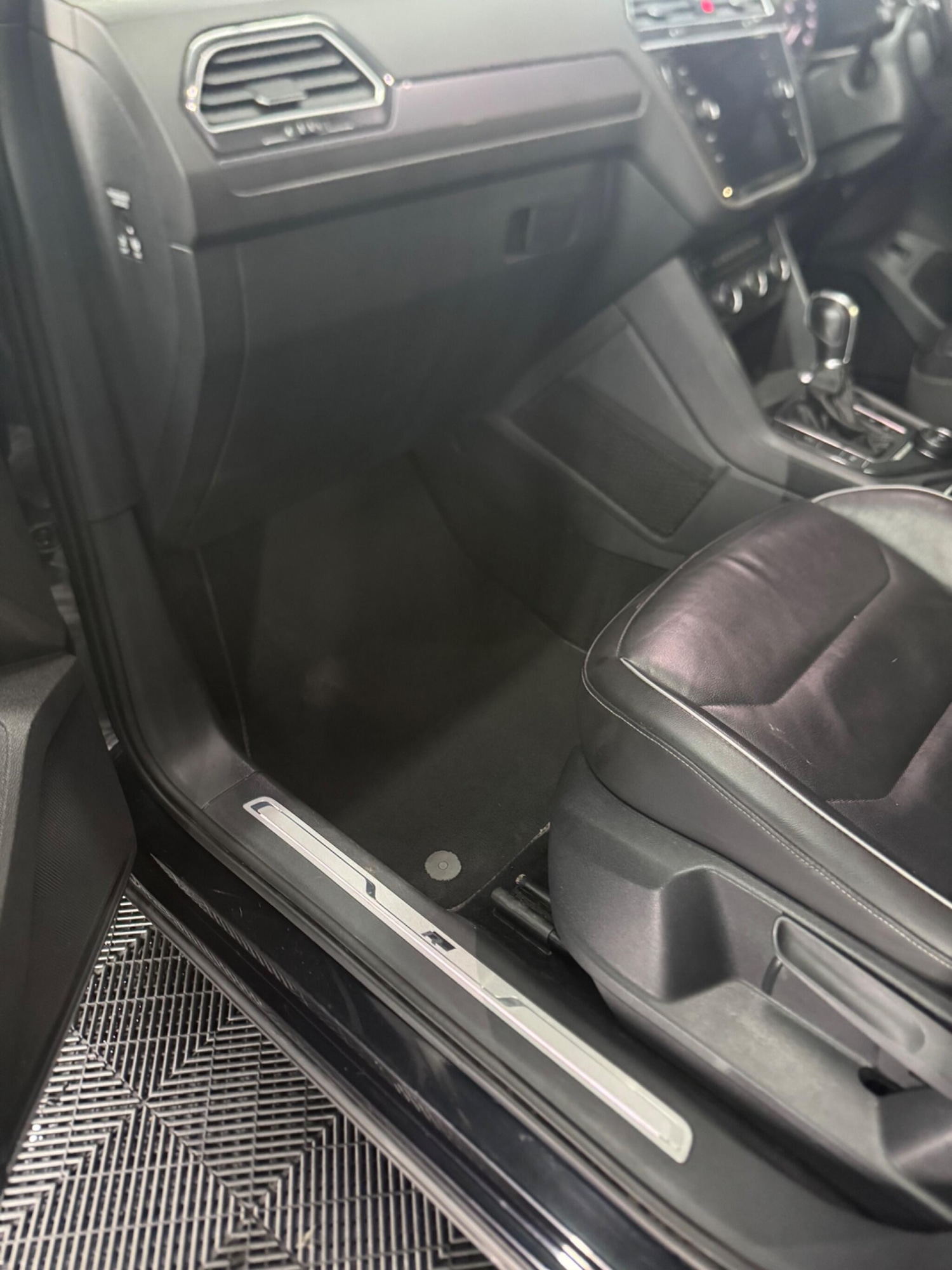 Used Volkswagen Tiguan 2018 for sale - 76866251: Photo 28