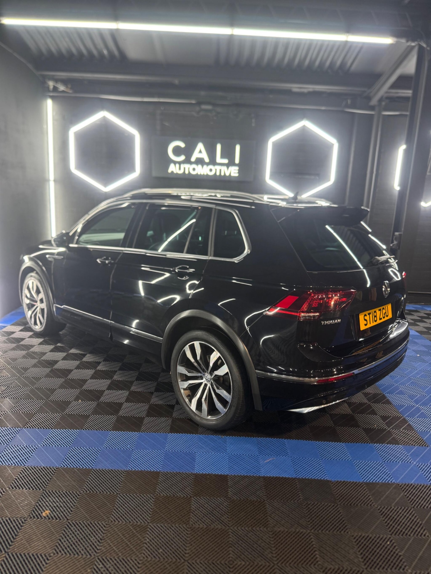 Used Volkswagen Tiguan 2018 for sale - 76866251: Photo 3