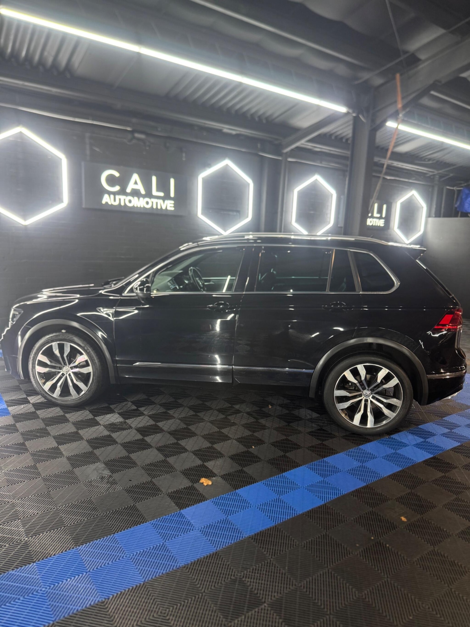 Used Volkswagen Tiguan 2018 for sale - 76866251: Photo 4