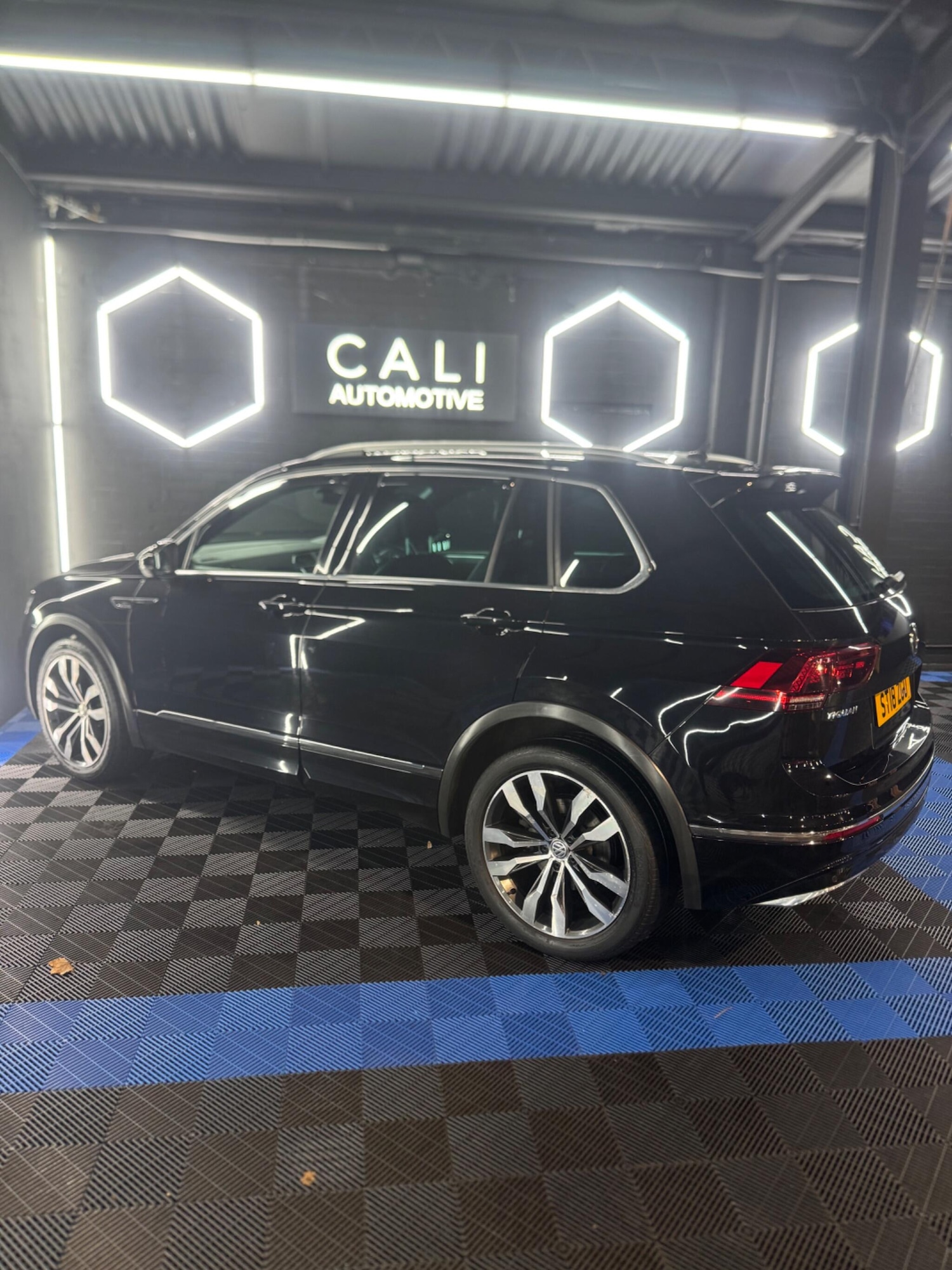 Used Volkswagen Tiguan 2018 for sale - 76866251: Photo 55