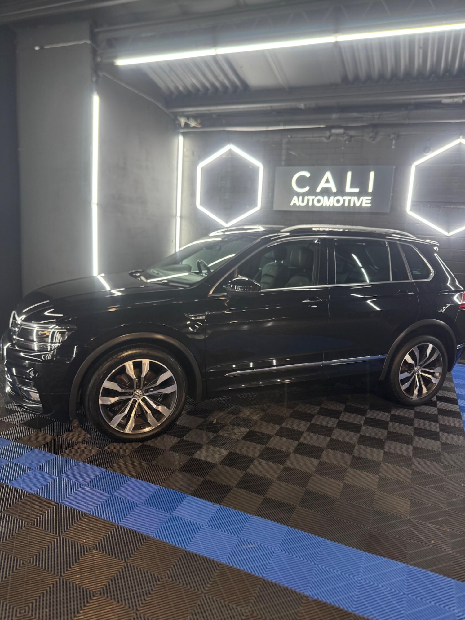 Used Volkswagen Tiguan 2018 for sale - 76866251: Photo 56