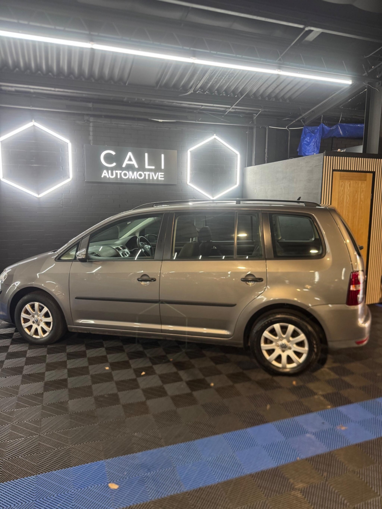 Used Volkswagen Touran for sale - 77978241: Photo 10