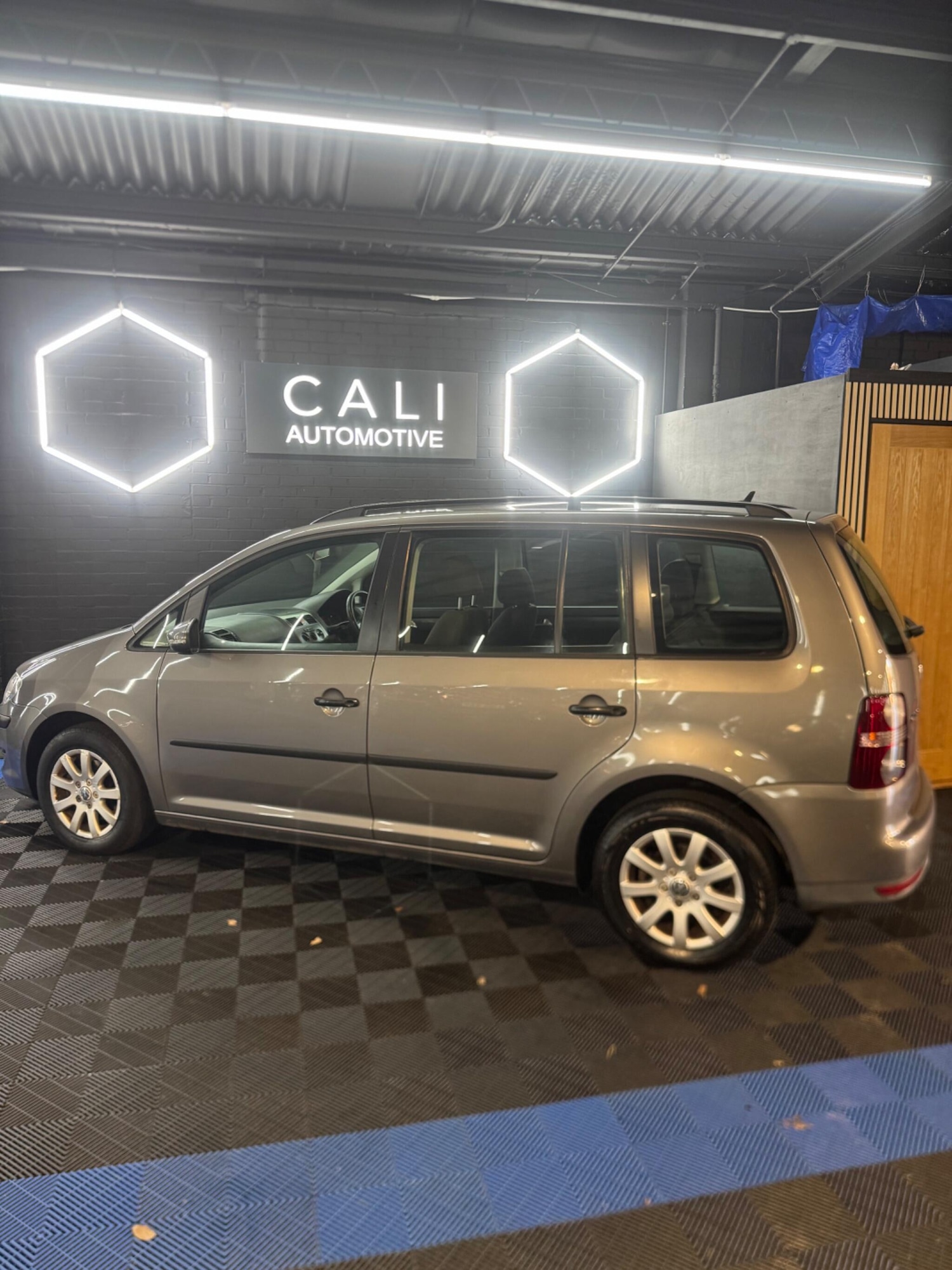 Used Volkswagen Touran for sale - 77978241: Photo 11