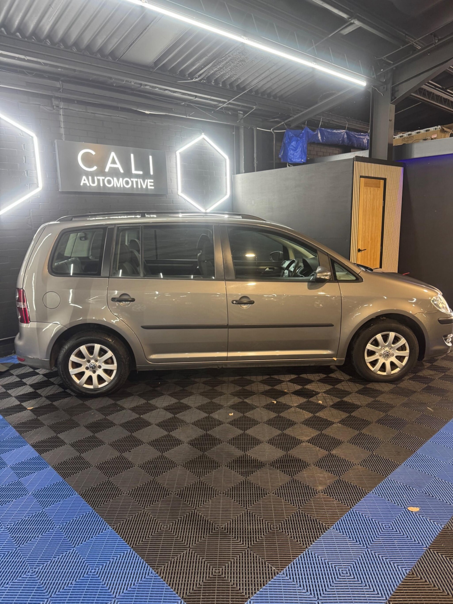 Used Volkswagen Touran for sale - 77978241: Photo 16