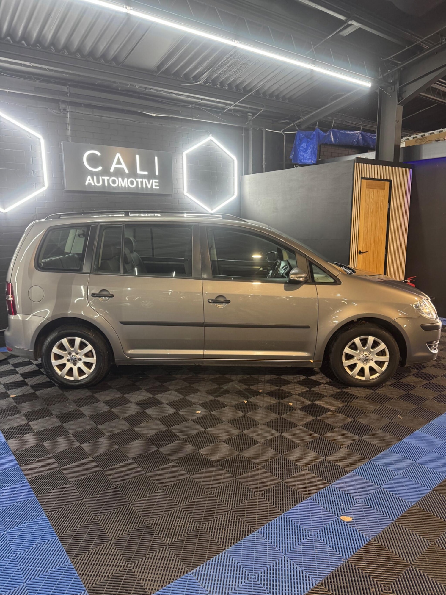 Used Volkswagen Touran for sale - 77978241: Photo 17