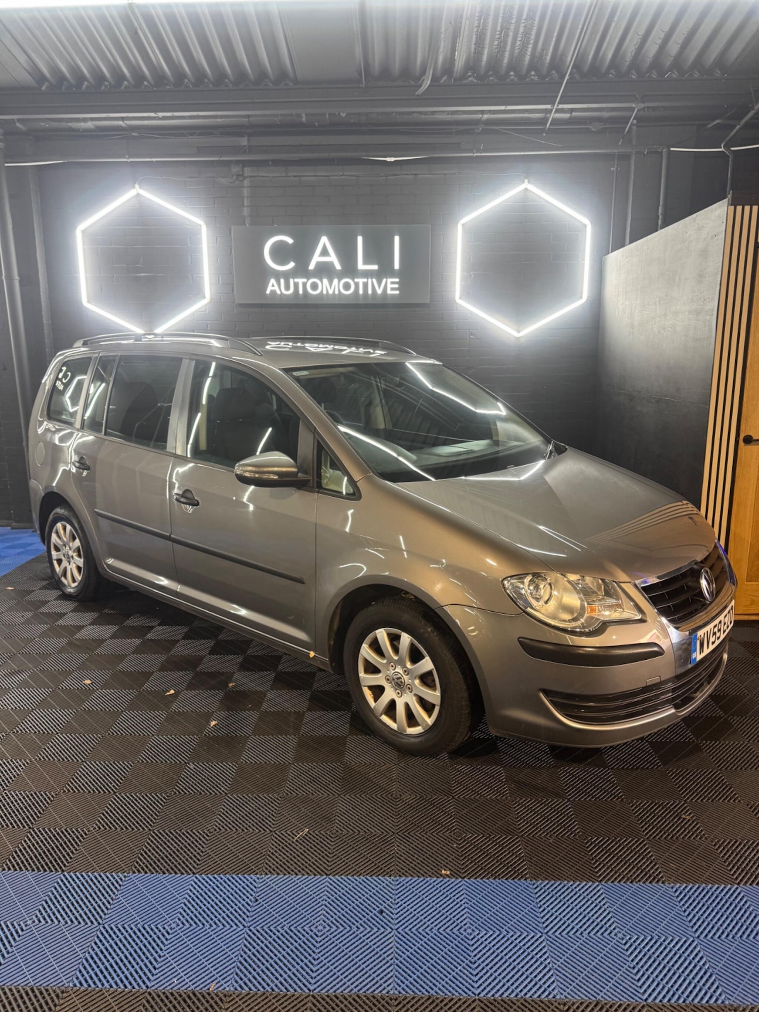 Used Volkswagen Touran for sale - 77978241: Photo 2