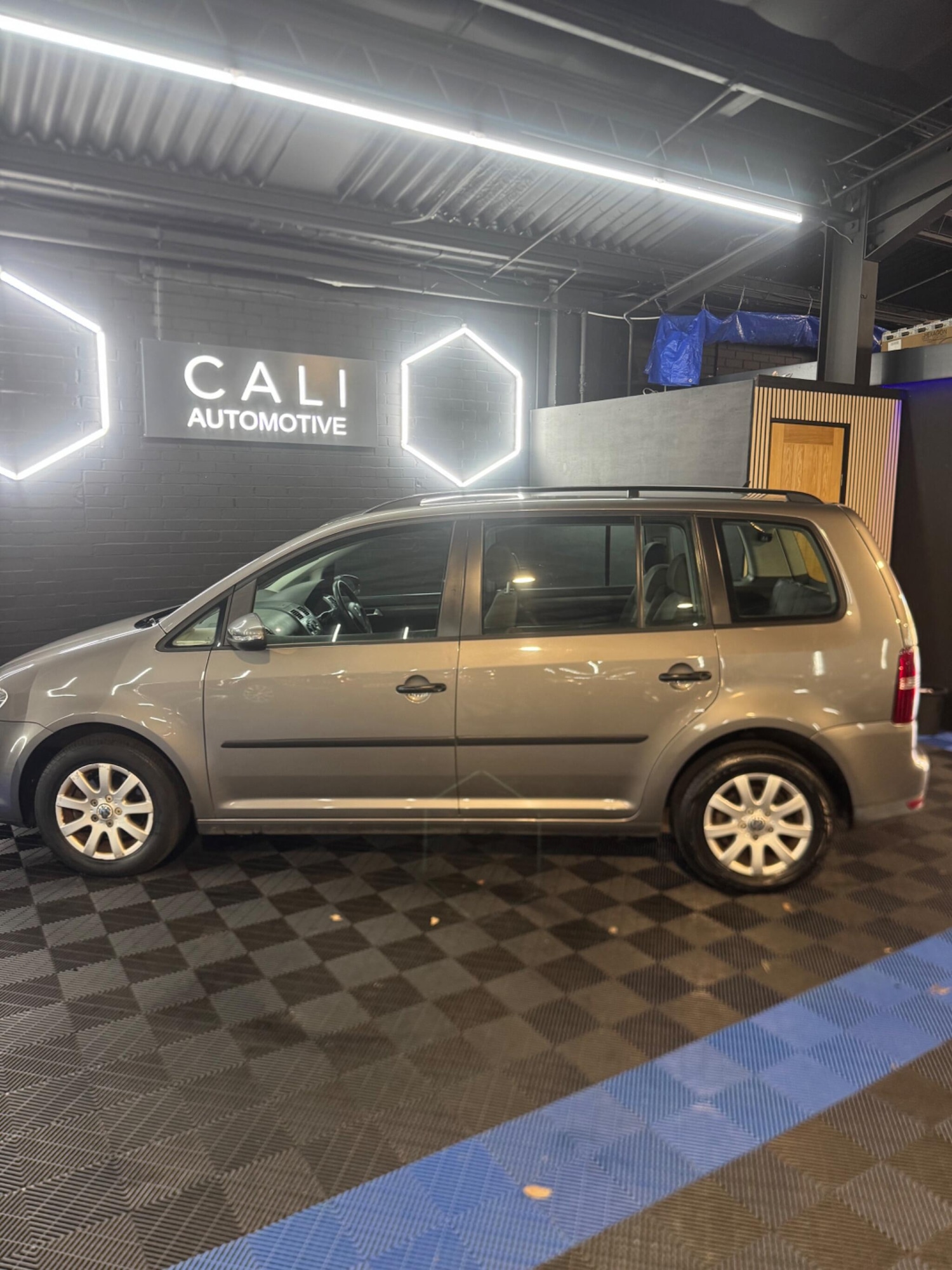 Used Volkswagen Touran for sale - 77978241: Photo 5