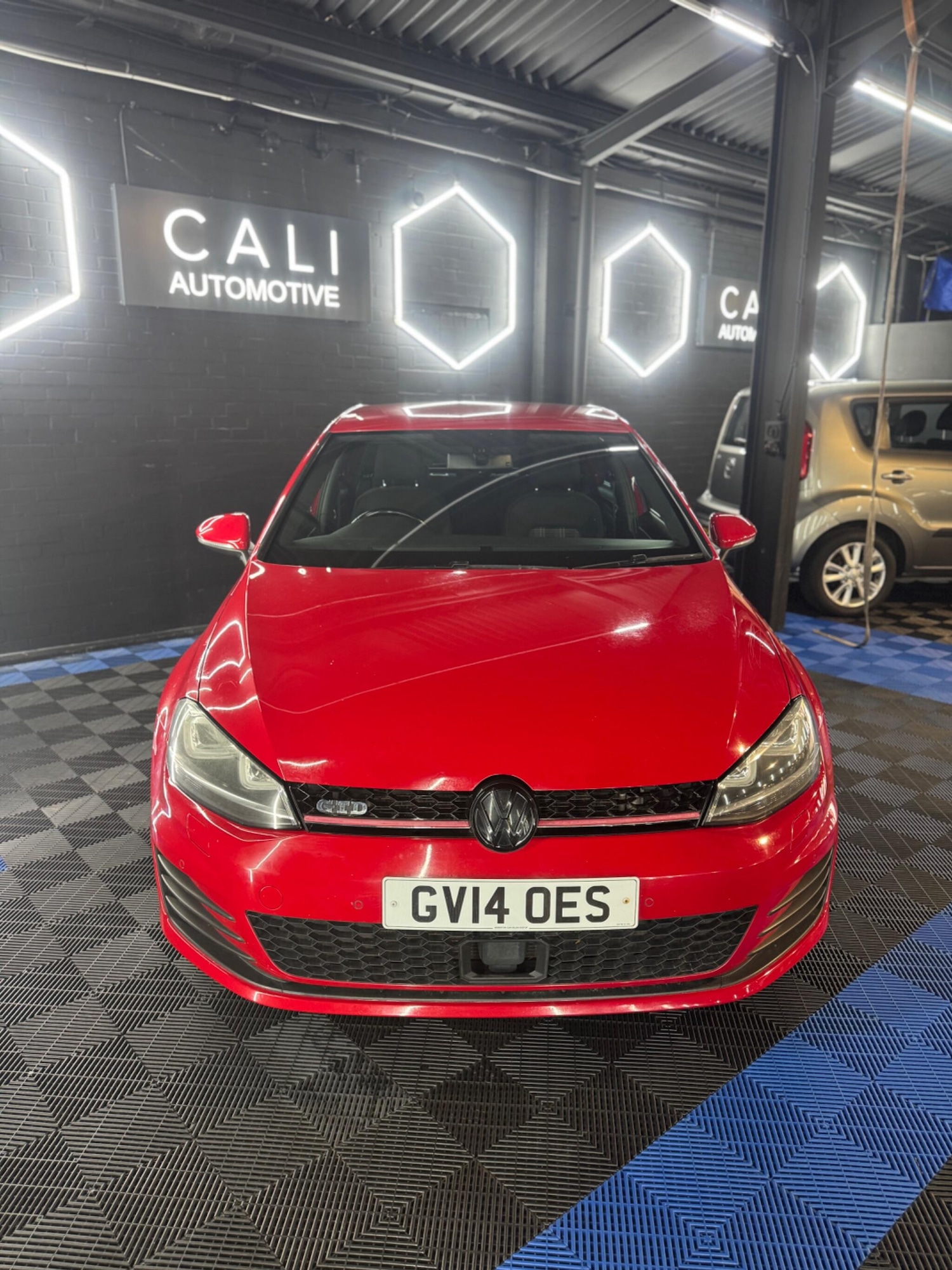 Used Volkswagen Golf 2014 for sale - 76866308: Photo 2