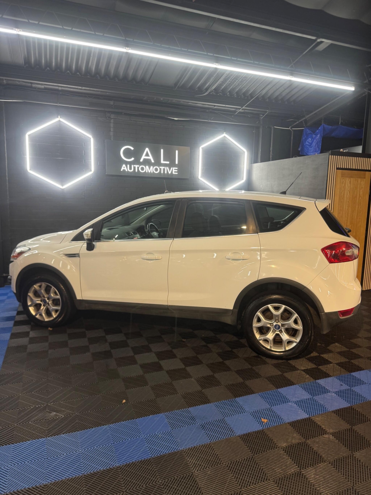 Used Ford Kuga 2011 for sale - 77768350: Photo 10