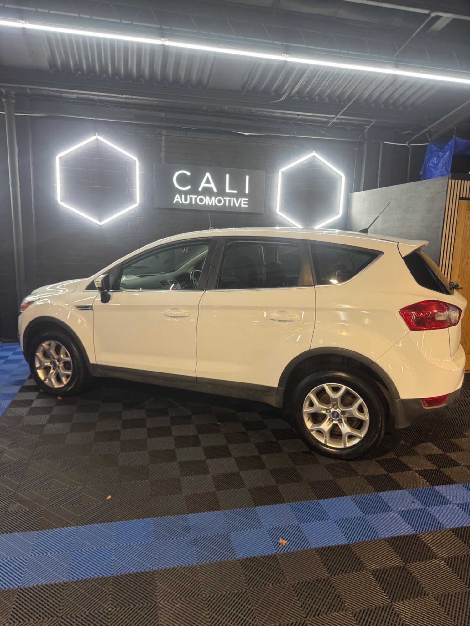 Used Ford Kuga 2011 for sale - 77768350: Photo 11