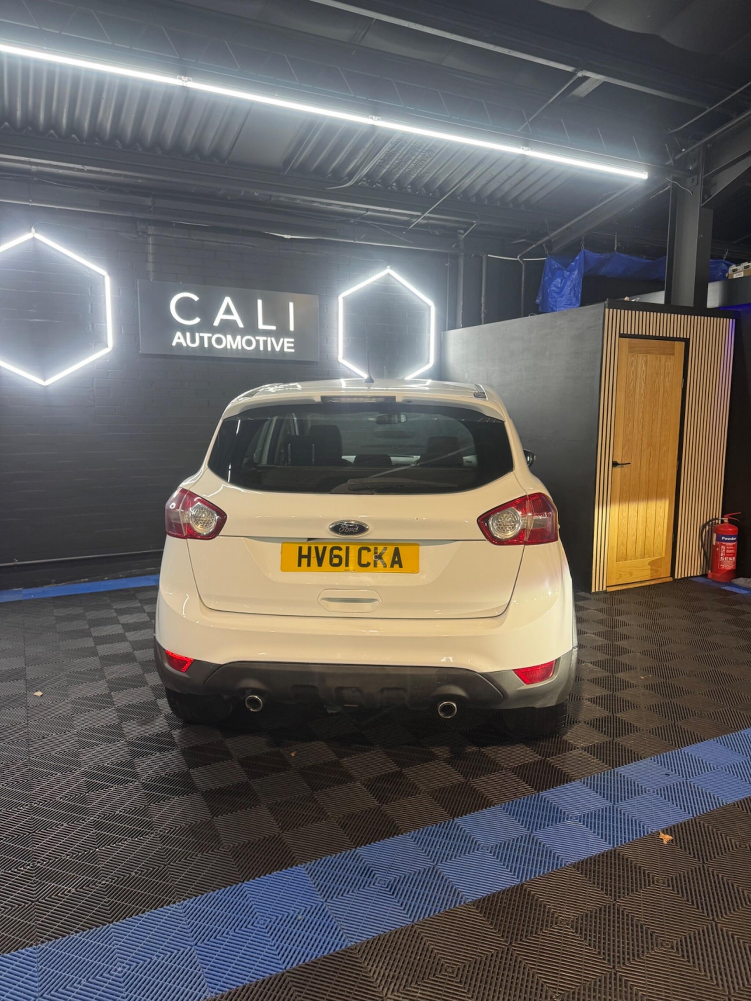 Used Ford Kuga 2011 for sale - 77768350: Photo 15