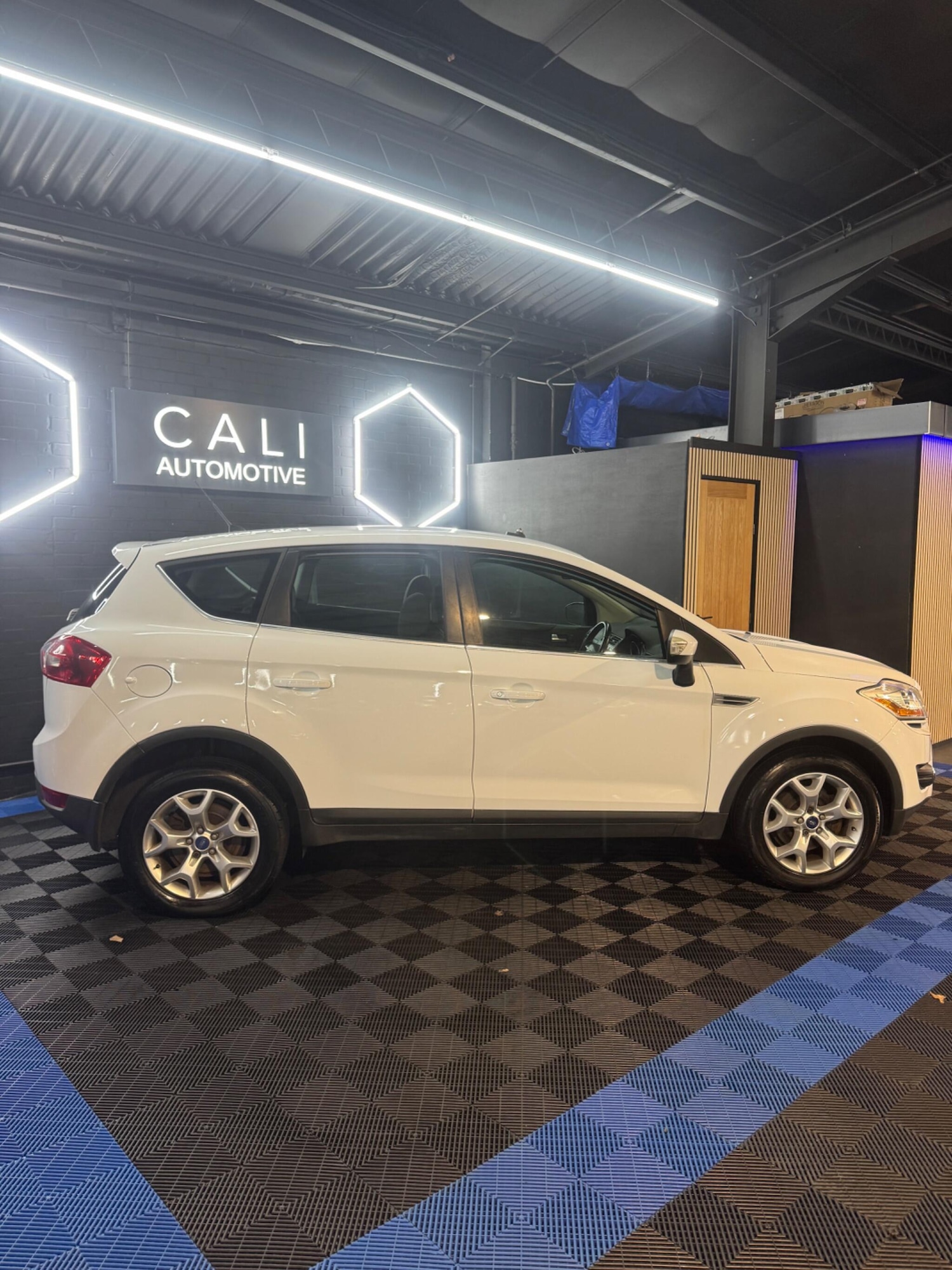 Used Ford Kuga 2011 for sale - 77768350: Photo 16