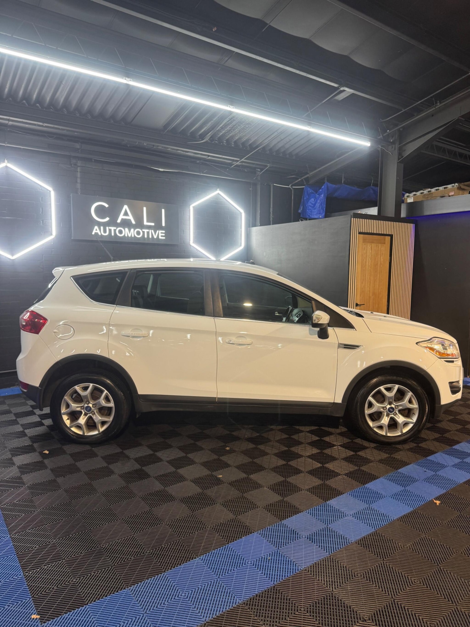 Used Ford Kuga 2011 for sale - 77768350: Photo 17