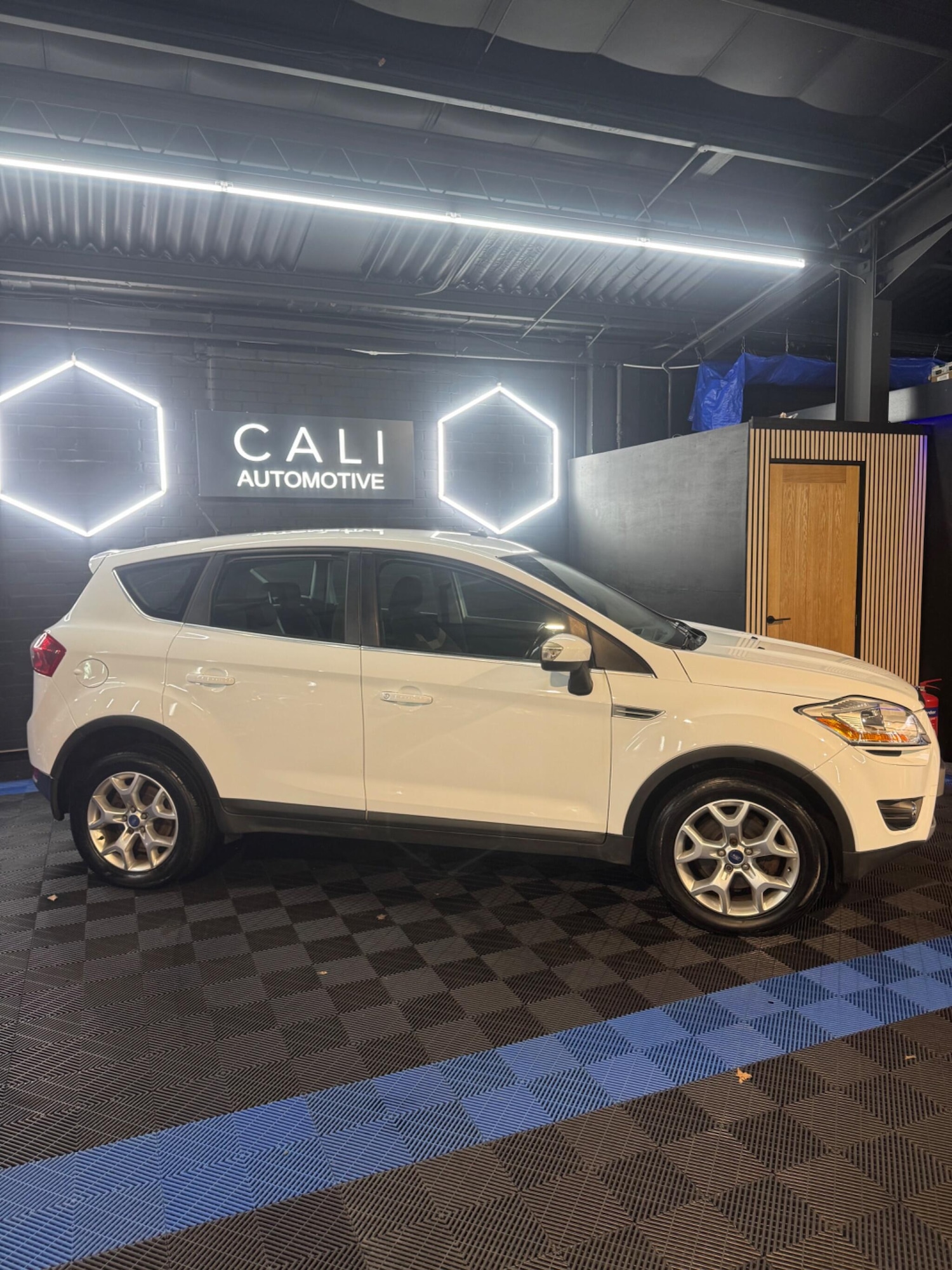 Used Ford Kuga 2011 for sale - 77768350: Photo 19