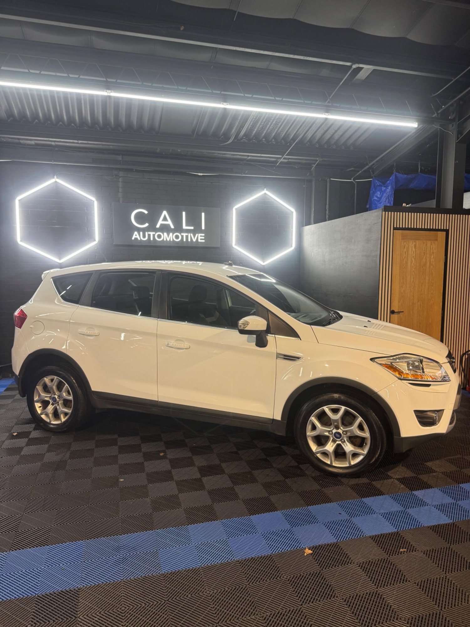 Used Ford Kuga 2011 for sale - 77768350: Photo 20