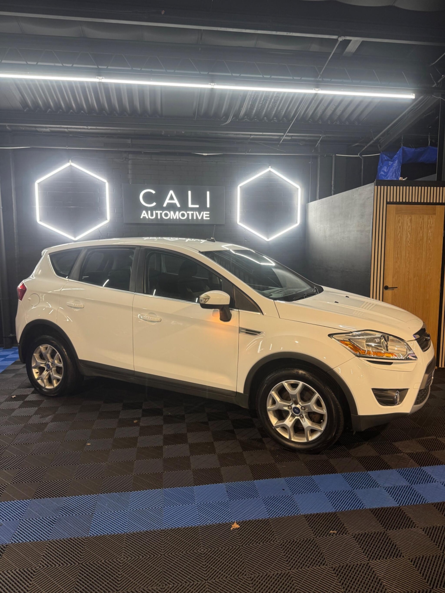 Used Ford Kuga 2011 for sale - 77768350: Photo 21