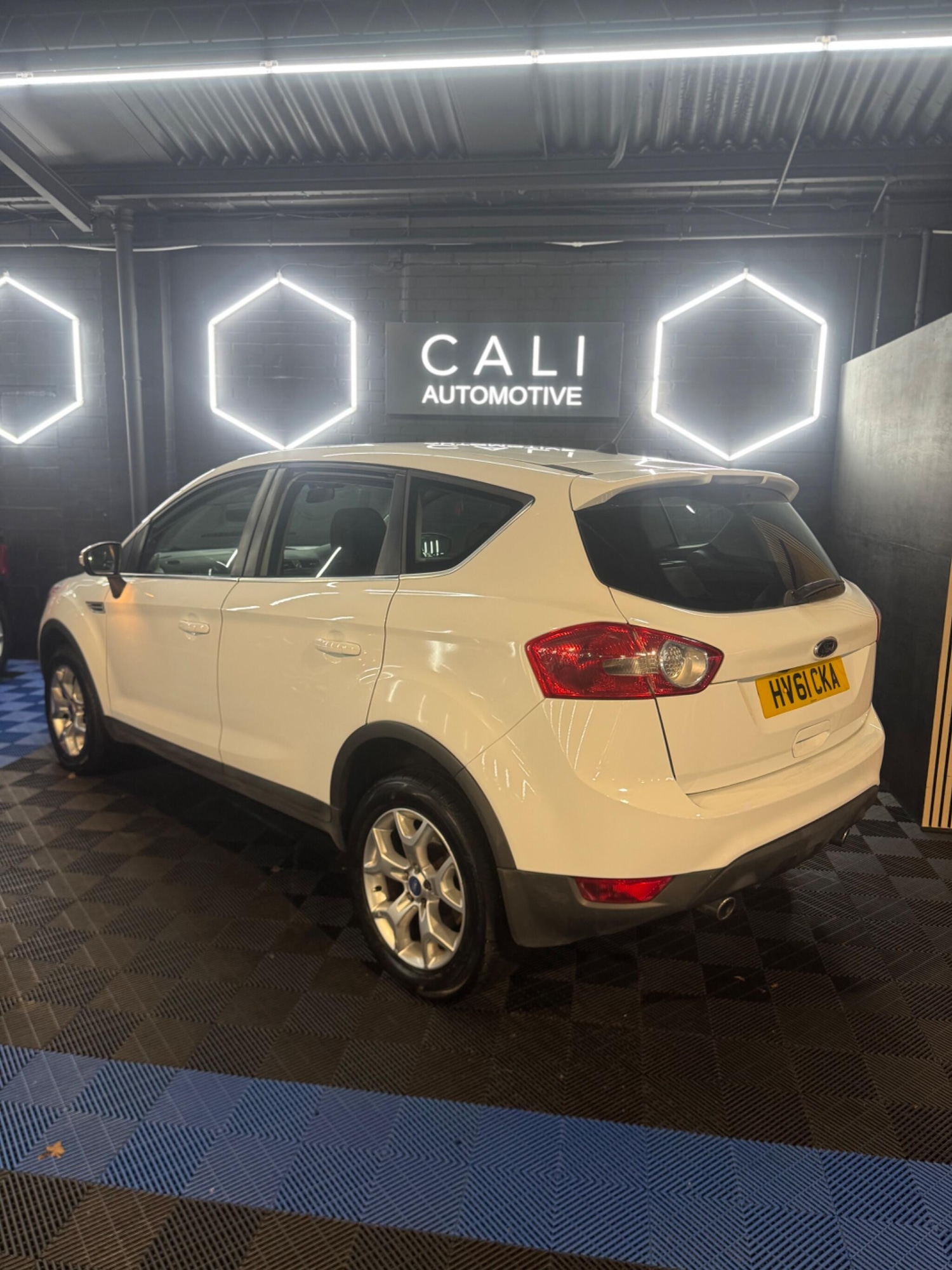 Used Ford Kuga 2011 for sale - 77768350: Photo 4