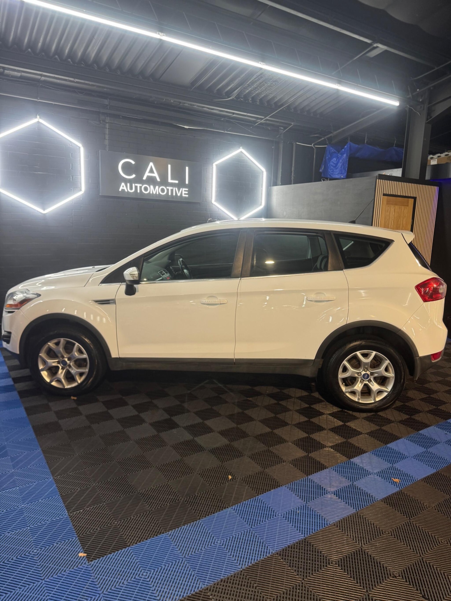 Used Ford Kuga 2011 for sale - 77768350: Photo 5