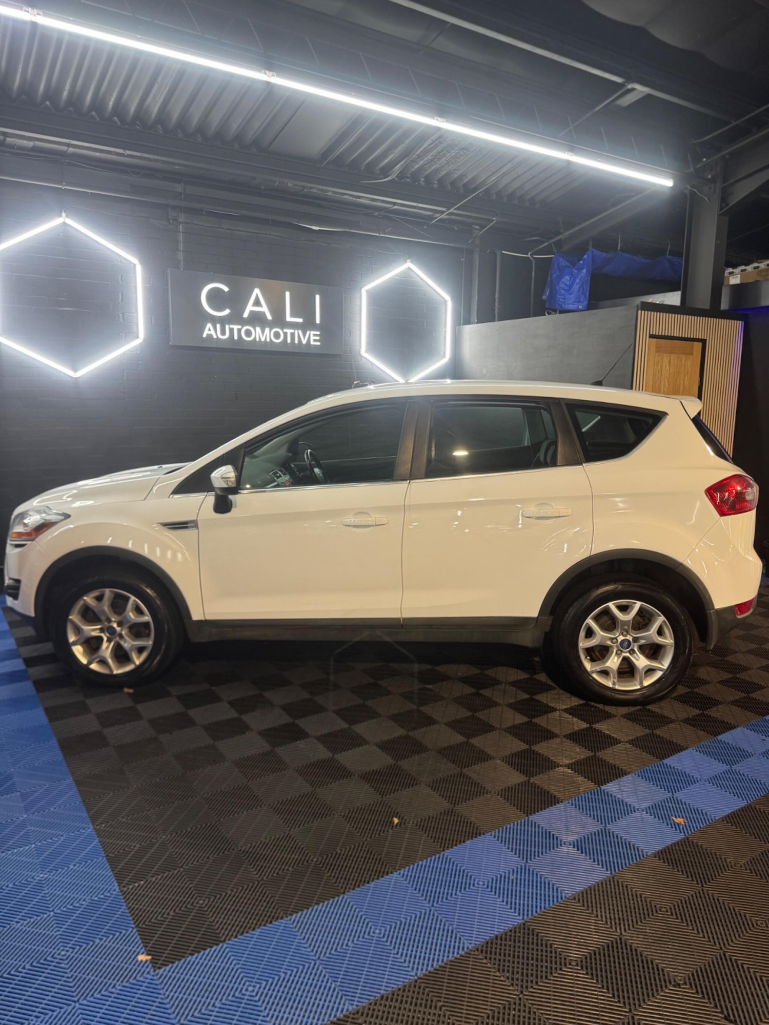 Used Ford Kuga 2011 for sale - 77768350: Photo 8