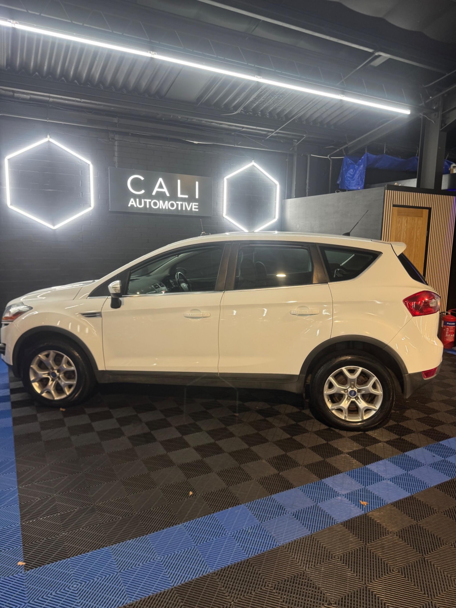 Used Ford Kuga 2011 for sale - 77768350: Photo 9