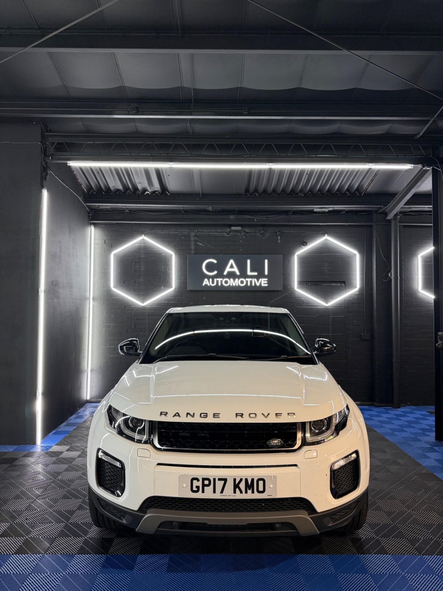 Used Land Rover Range Rover Evoque 2017 for sale - 76866174: Photo 2