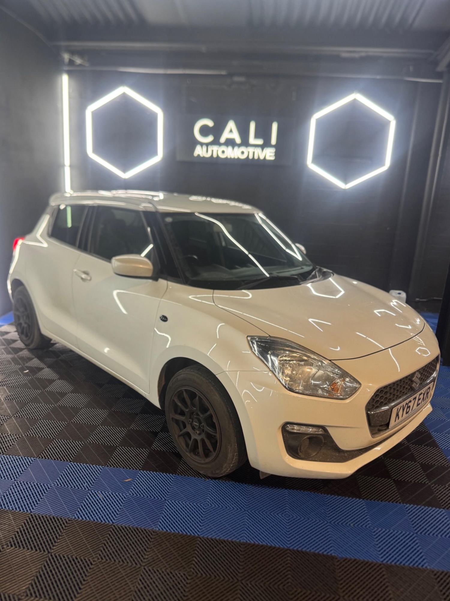 Used Suzuki Swift 2017 for sale - 77097435: Photo 1