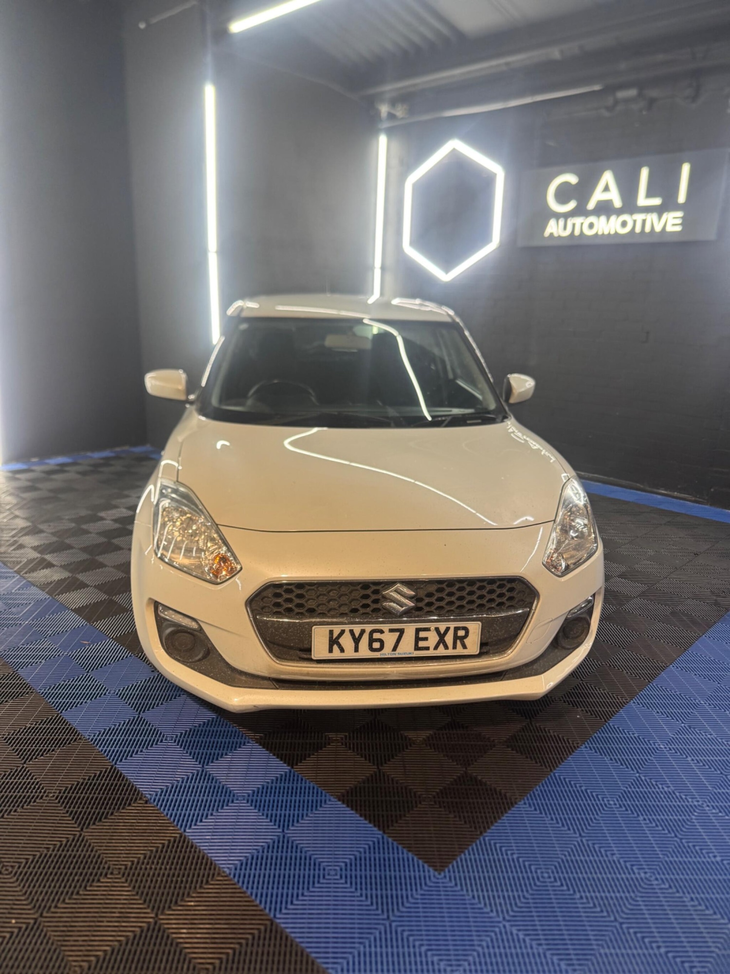 Used Suzuki Swift 2017 for sale - 77097435: Photo 2