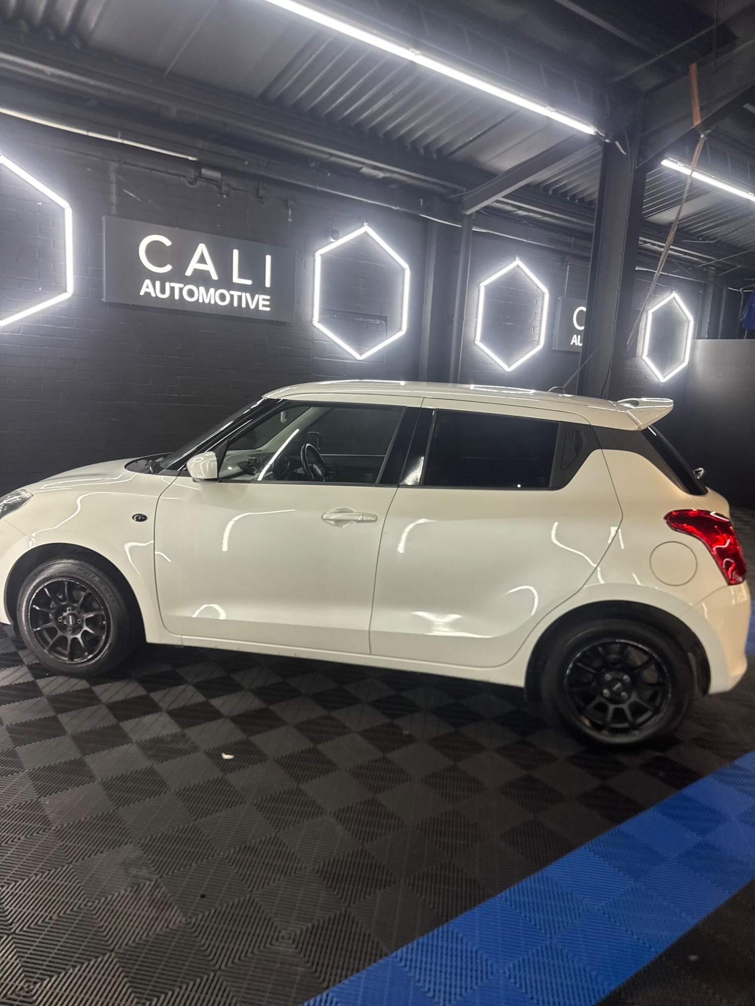 Used Suzuki Swift 2017 for sale - 77097435: Photo 4