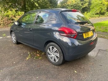 Used Peugeot 208 2016 for sale - 75968463: Photo