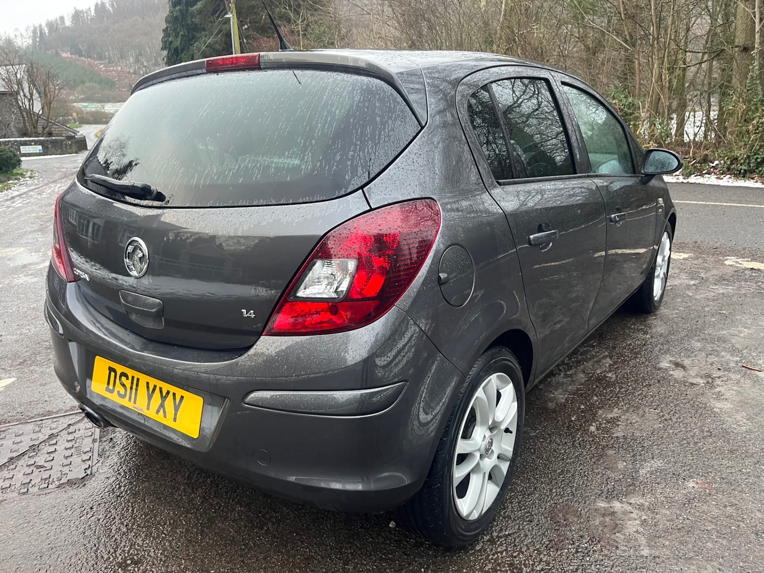 Used Vauxhall Corsa 2011 for sale - 77210699: Photo 2