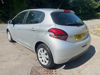 Used Peugeot 208 2015 for sale - 79184949: Photo