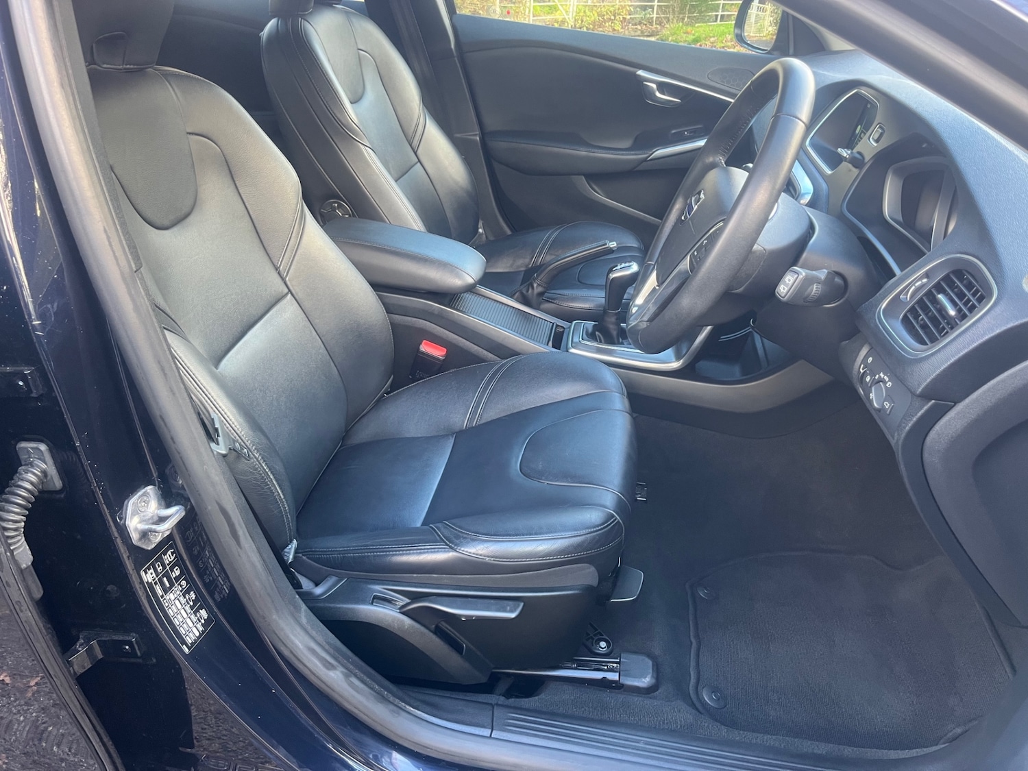 Used Volvo V40 2015 for sale - 76749065: Photo 10