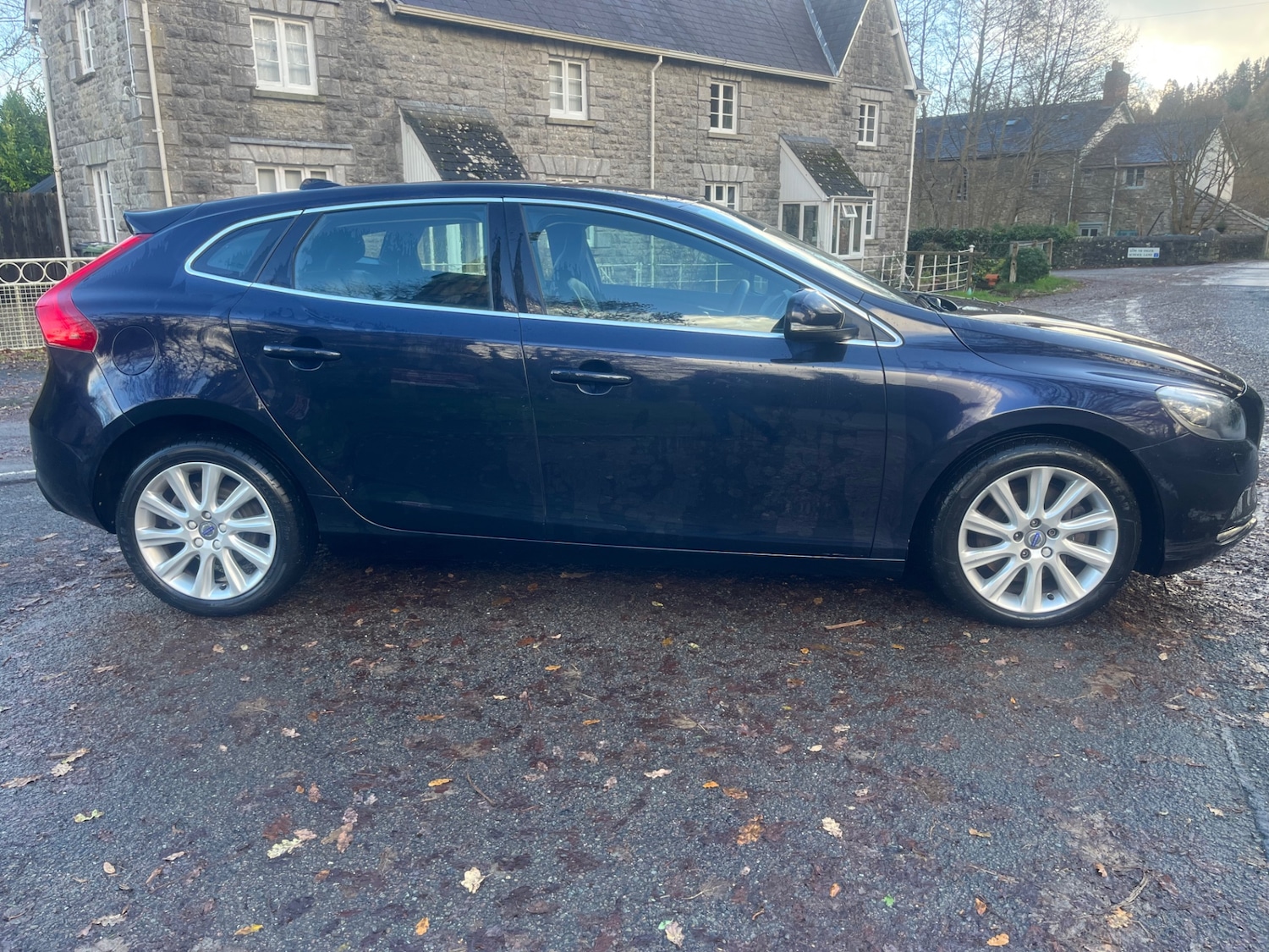 Used Volvo V40 2015 for sale - 76749065: Photo 2