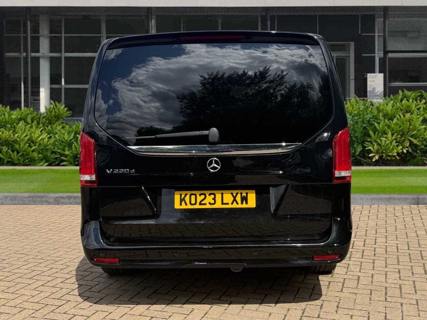 Used Mercedes-Benz V-Class 2023 for sale - 76063323: Photo 10