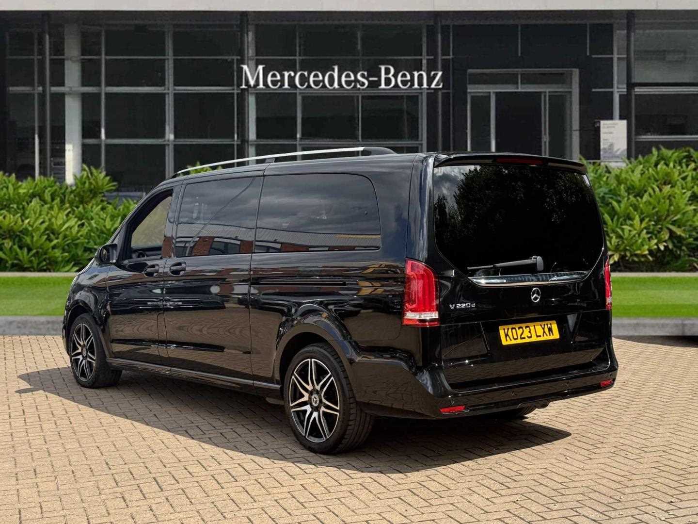 Used Mercedes-Benz V-Class 2023 for sale - 76063323: Photo 9